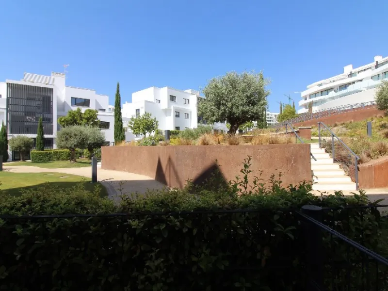 Fantastic  apartment located in the sought-after area  Higueron. The apartment is ready to move into. This beautiful apartment consists of two bedrooms and two lovely large bathrooms. Modern kitchen with everything and open to the beautiful living/dining 