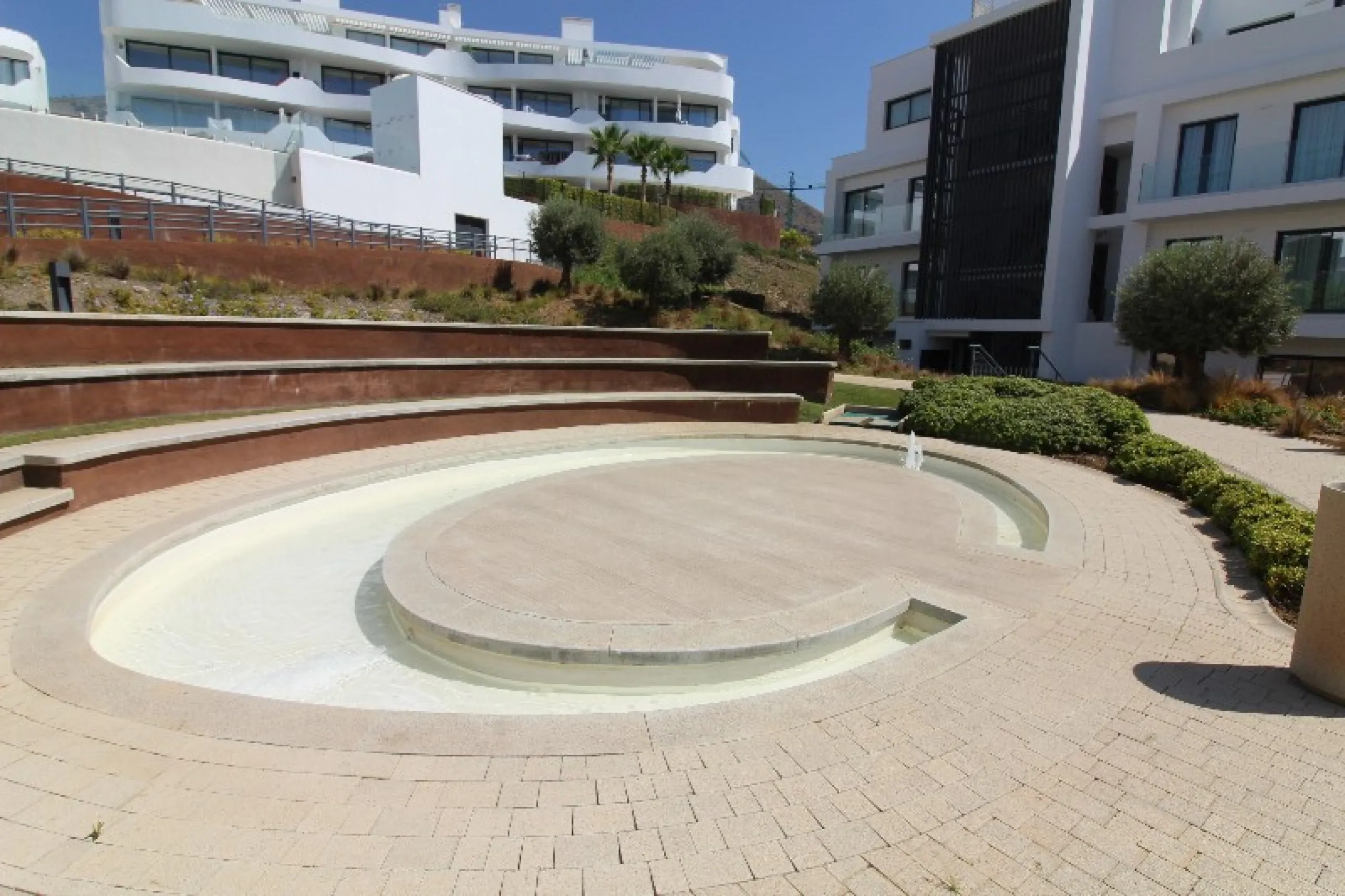 Fantastic  apartment located in the sought-after area  Higueron. The apartment is ready to move into. This beautiful apartment consists of two bedrooms and two lovely large bathrooms. Modern kitchen with everything and open to the beautiful living/dining 