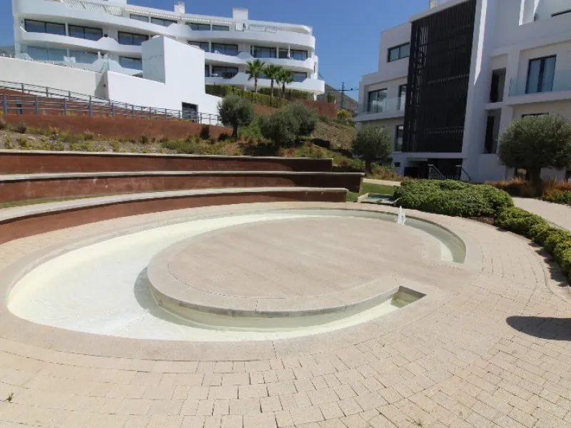 Fantastic  apartment located in the sought-after area  Higueron. The apartment is ready to move into. This beautiful apartment consists of two bedrooms and two lovely large bathrooms. Modern kitchen with everything and open to the beautiful living/dining 