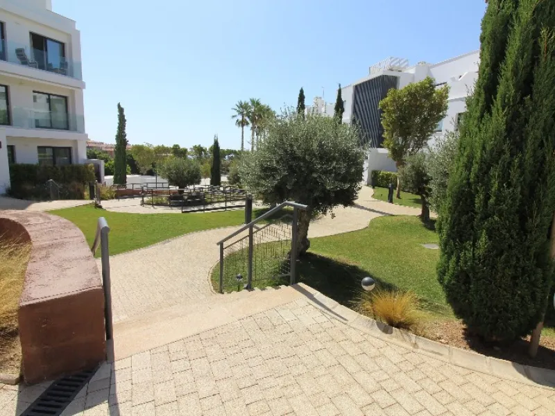 Fantastic  apartment located in the sought-after area  Higueron. The apartment is ready to move into. This beautiful apartment consists of two bedrooms and two lovely large bathrooms. Modern kitchen with everything and open to the beautiful living/dining 