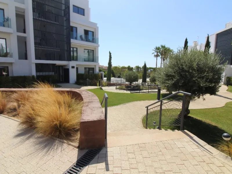 Fantastic  apartment located in the sought-after area  Higueron. The apartment is ready to move into. This beautiful apartment consists of two bedrooms and two lovely large bathrooms. Modern kitchen with everything and open to the beautiful living/dining 