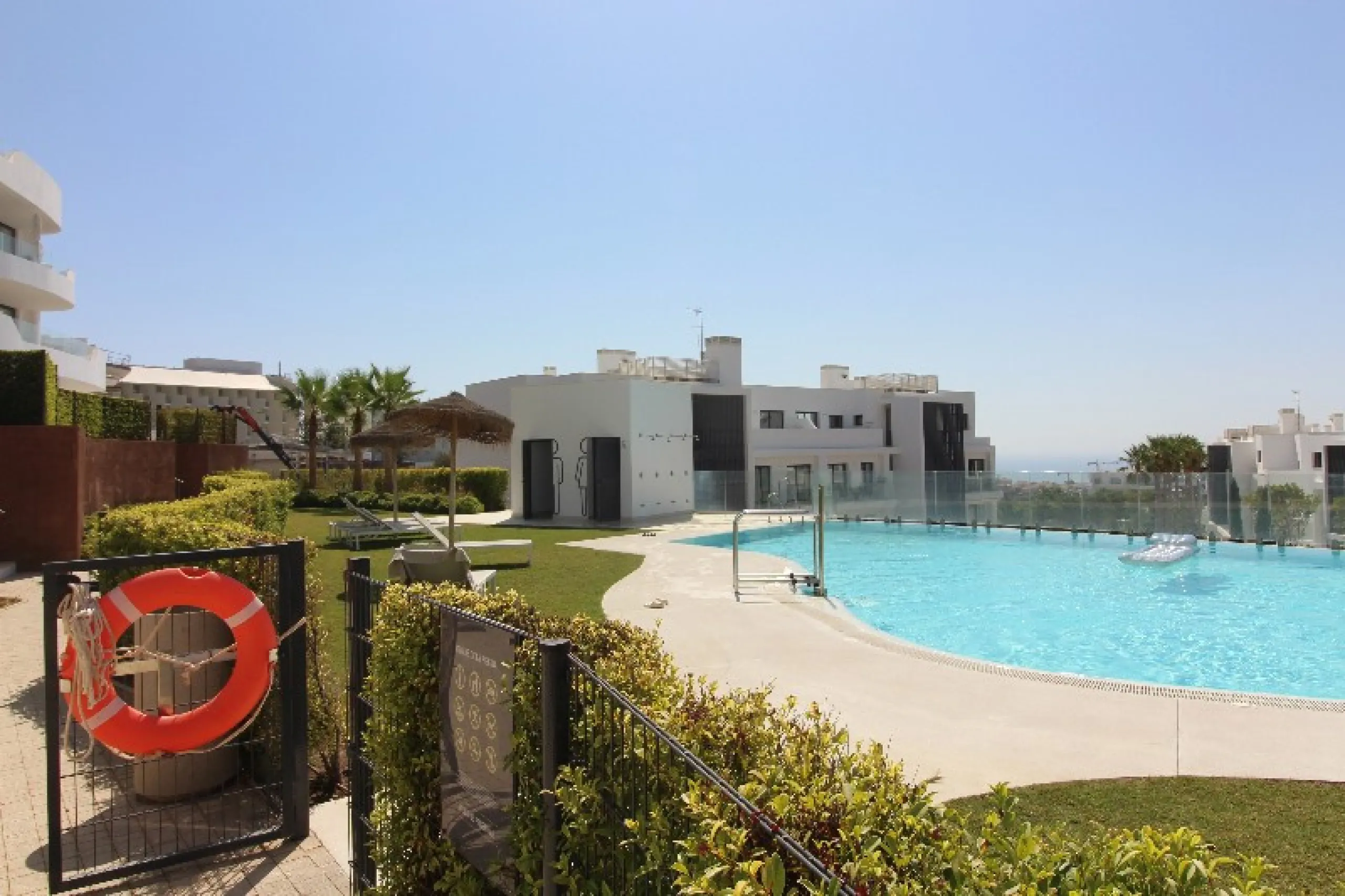 Fantastic  apartment located in the sought-after area  Higueron. The apartment is ready to move into. This beautiful apartment consists of two bedrooms and two lovely large bathrooms. Modern kitchen with everything and open to the beautiful living/dining 
