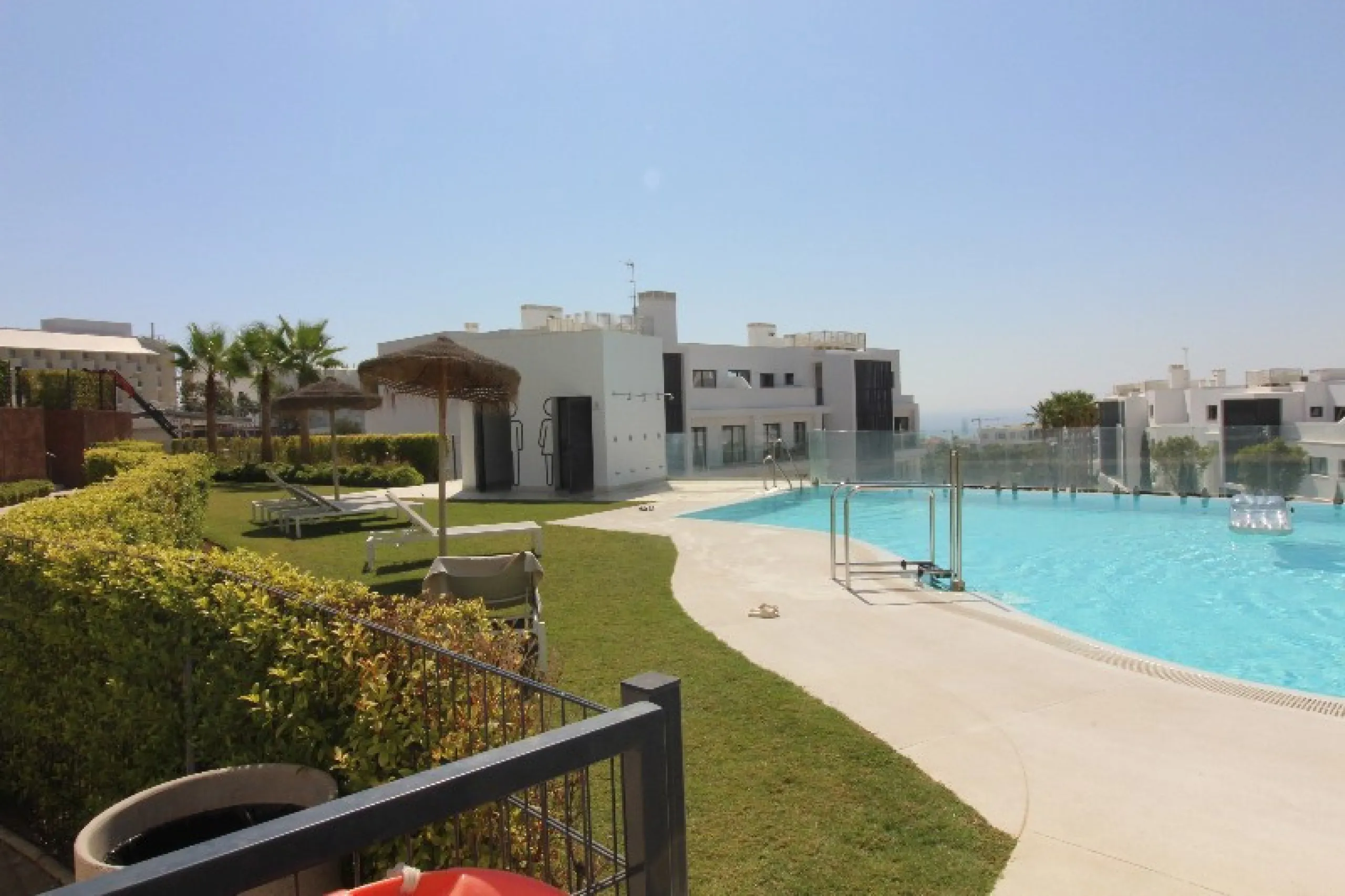 Fantastic  apartment located in the sought-after area  Higueron. The apartment is ready to move into. This beautiful apartment consists of two bedrooms and two lovely large bathrooms. Modern kitchen with everything and open to the beautiful living/dining 