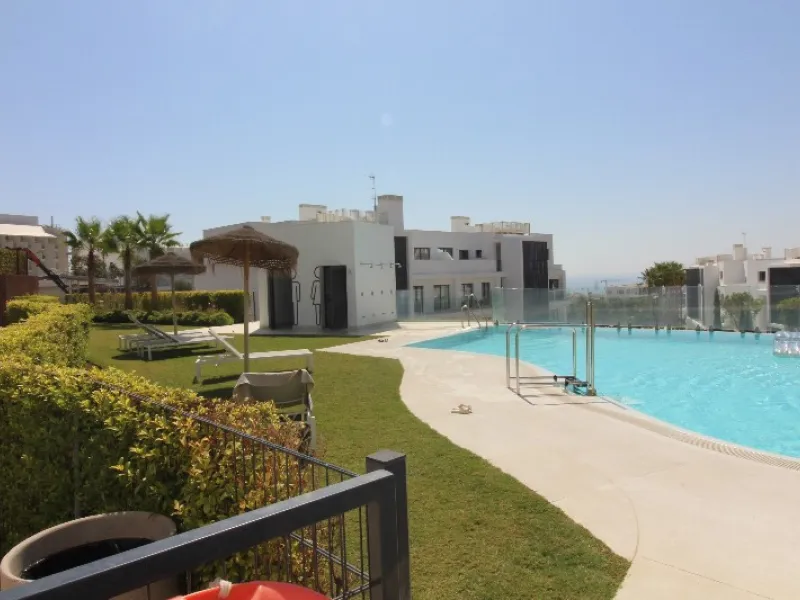 Fantastic  apartment located in the sought-after area  Higueron. The apartment is ready to move into. This beautiful apartment consists of two bedrooms and two lovely large bathrooms. Modern kitchen with everything and open to the beautiful living/dining 