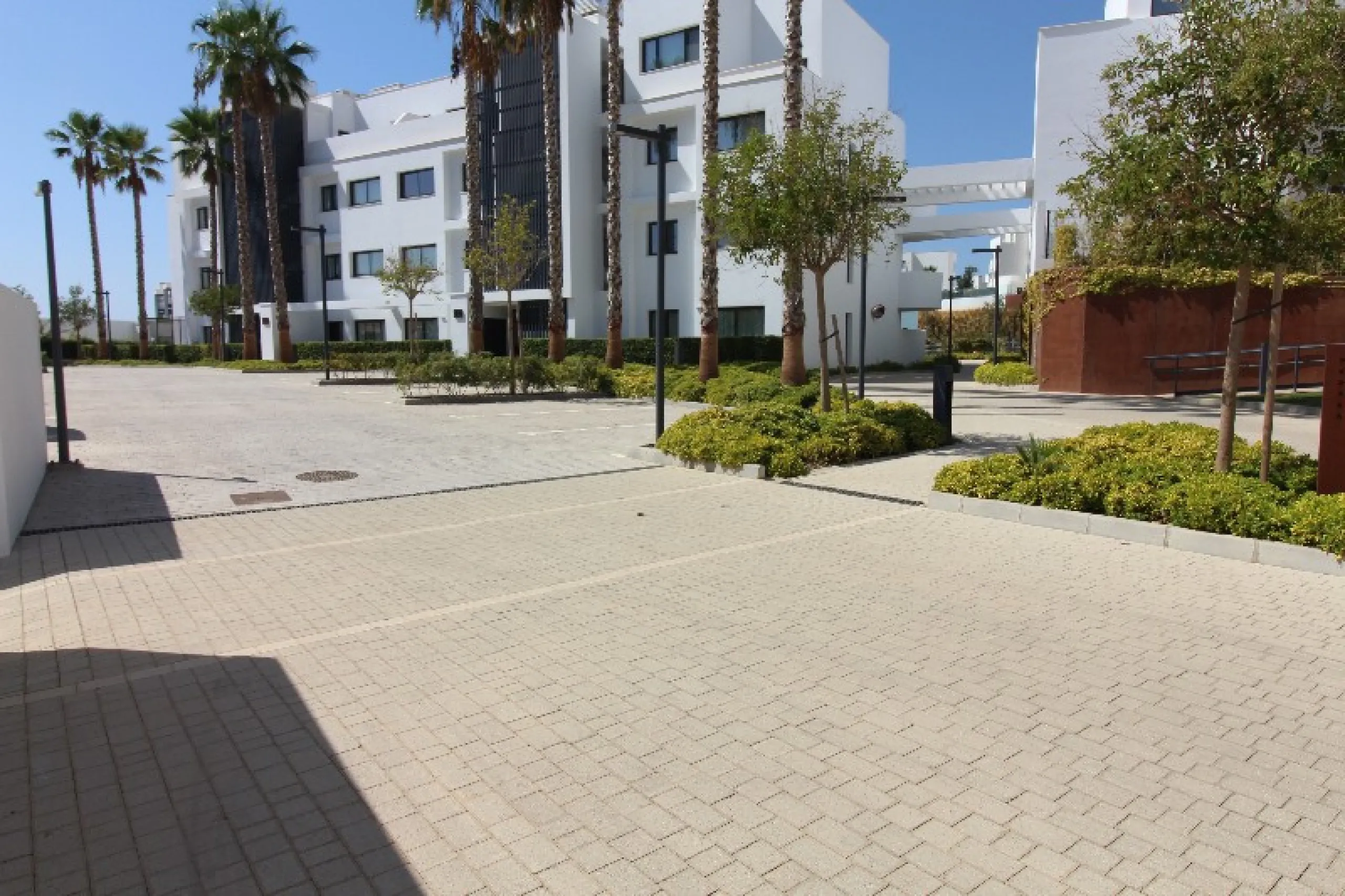 Fantastic  apartment located in the sought-after area  Higueron. The apartment is ready to move into. This beautiful apartment consists of two bedrooms and two lovely large bathrooms. Modern kitchen with everything and open to the beautiful living/dining 