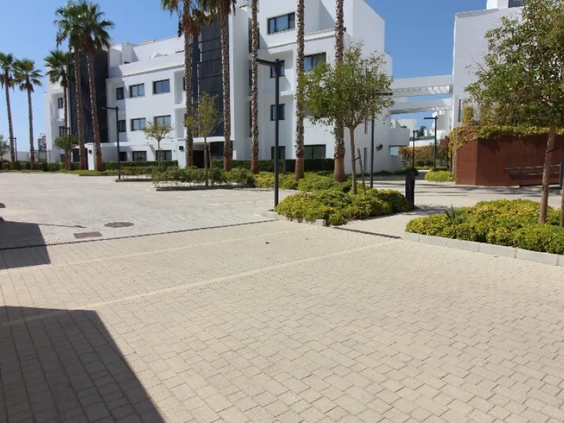 Fantastic  apartment located in the sought-after area  Higueron. The apartment is ready to move into. This beautiful apartment consists of two bedrooms and two lovely large bathrooms. Modern kitchen with everything and open to the beautiful living/dining 