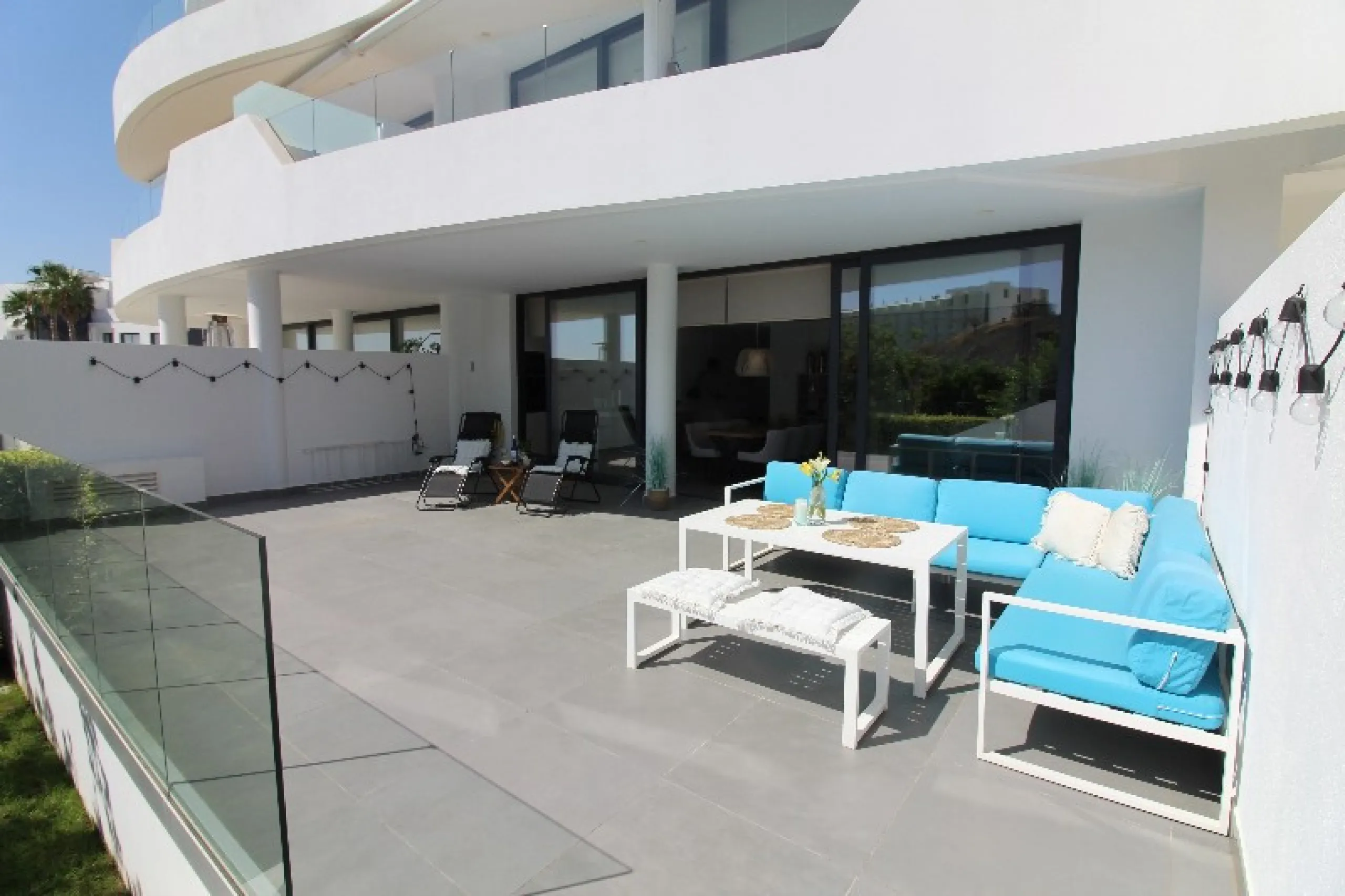 Fantastic  apartment located in the sought-after area  Higueron. The apartment is ready to move into. This beautiful apartment consists of two bedrooms and two lovely large bathrooms. Modern kitchen with everything and open to the beautiful living/dining 