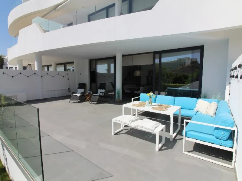 Fantastic  apartment located in the sought-after area  Higueron. The apartment is ready to move into. This beautiful apartment consists of two bedrooms and two lovely large bathrooms. Modern kitchen with everything and open to the beautiful living/dining 