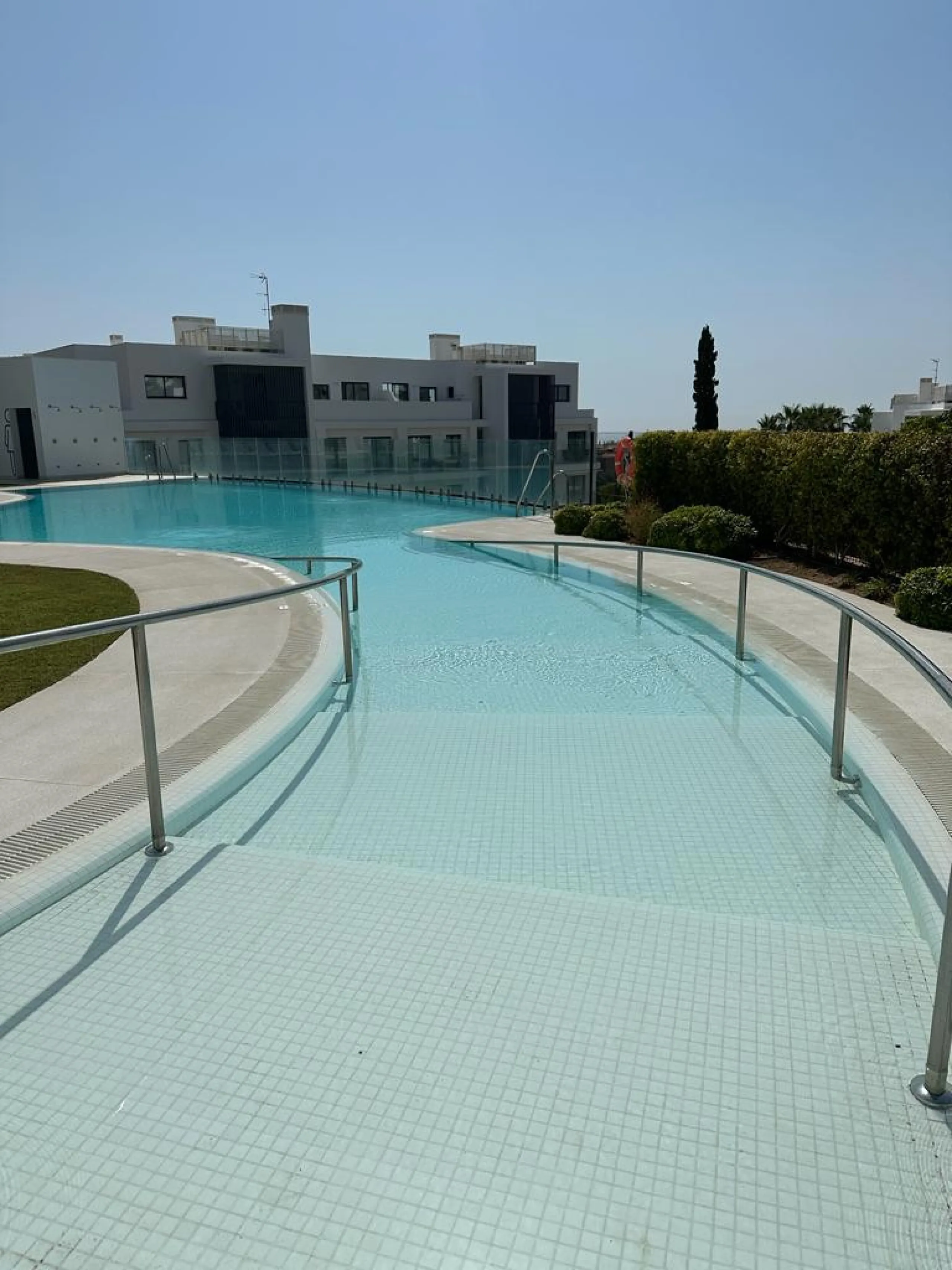 Fantastic  apartment located in the sought-after area  Higueron. The apartment is ready to move into. This beautiful apartment consists of two bedrooms and two lovely large bathrooms. Modern kitchen with everything and open to the beautiful living/dining 