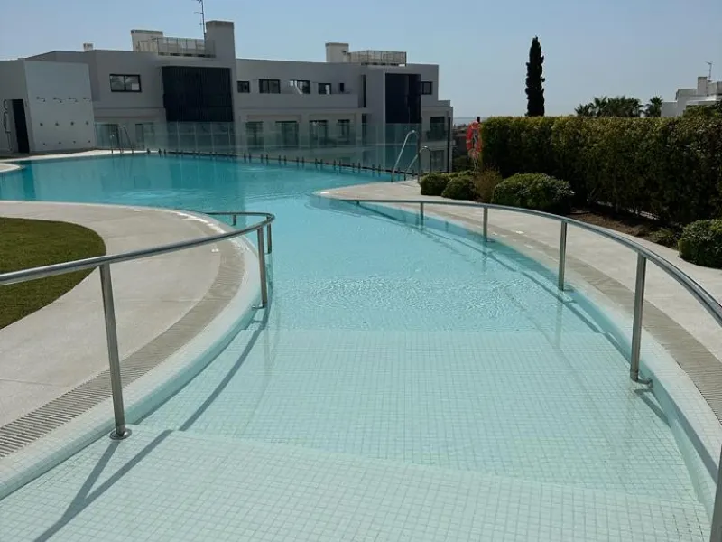 Fantastic  apartment located in the sought-after area  Higueron. The apartment is ready to move into. This beautiful apartment consists of two bedrooms and two lovely large bathrooms. Modern kitchen with everything and open to the beautiful living/dining 