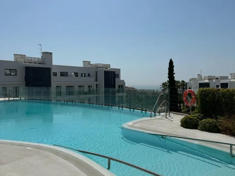 Fantastic  apartment located in the sought-after area  Higueron. The apartment is ready to move into. This beautiful apartment consists of two bedrooms and two lovely large bathrooms. Modern kitchen with everything and open to the beautiful living/dining 