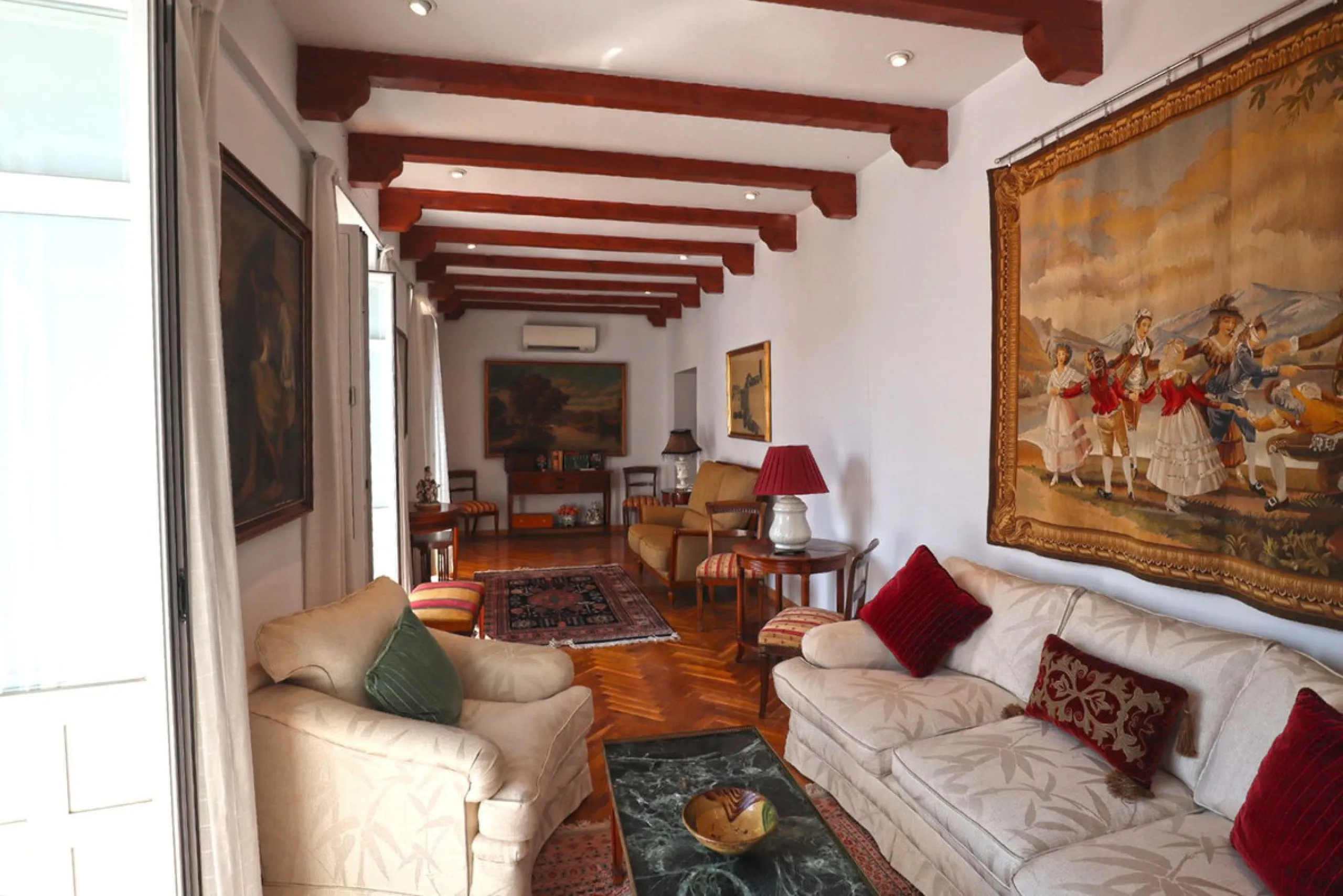 Apartment - Middle Floor Apartment в продаже в Marbella, Málaga. В доме 2 спален и 2 ванных комнат. Площадь дома 120 м²