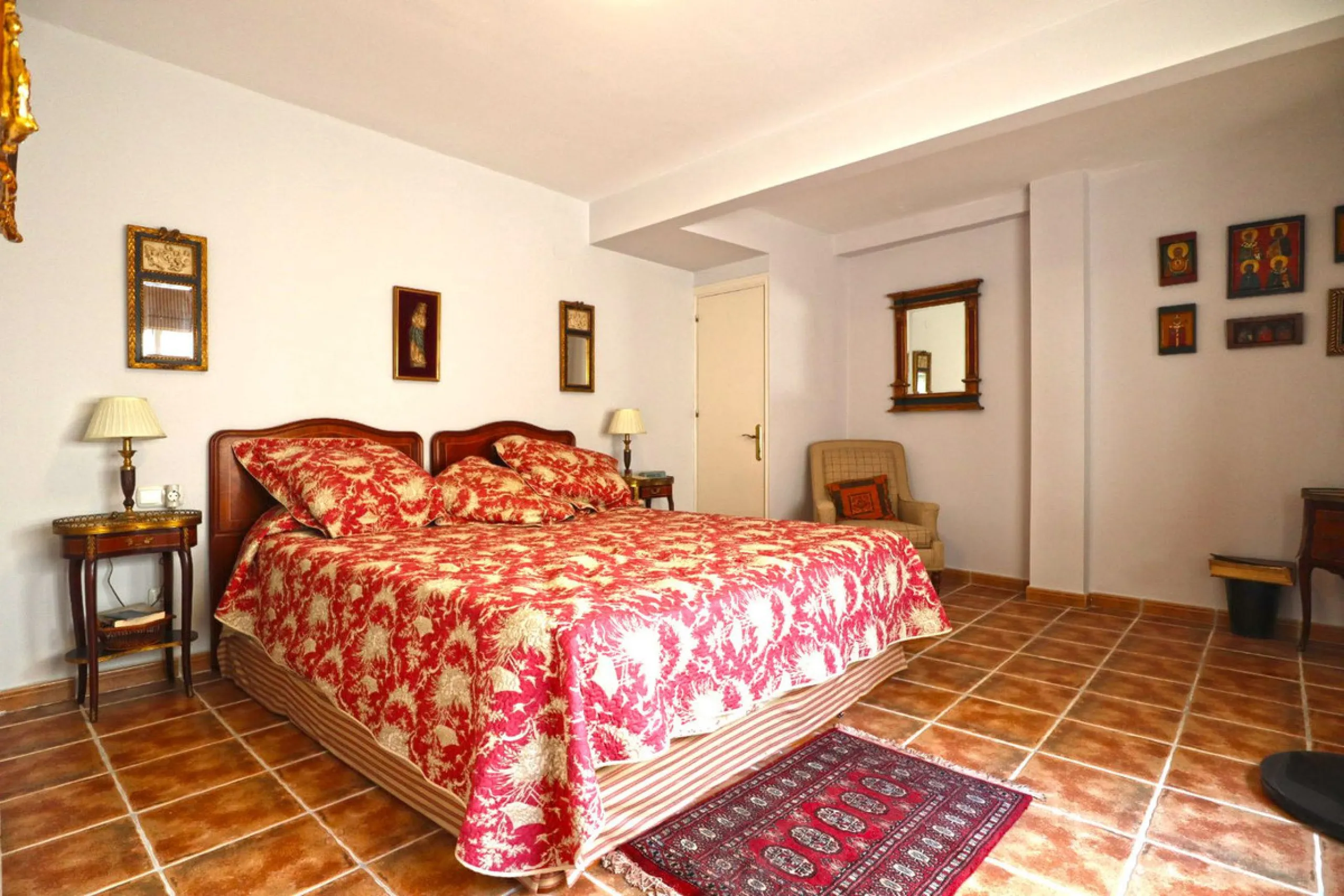 Apartment - Middle Floor Apartment в продаже в Marbella, Málaga. В доме 2 спален и 2 ванных комнат. Площадь дома 120 м²