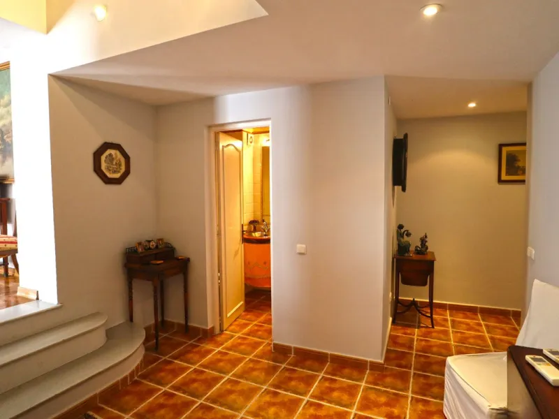 Apartment - Middle Floor Apartment в продаже в Marbella, Málaga. В доме 2 спален и 2 ванных комнат. Площадь дома 120 м²