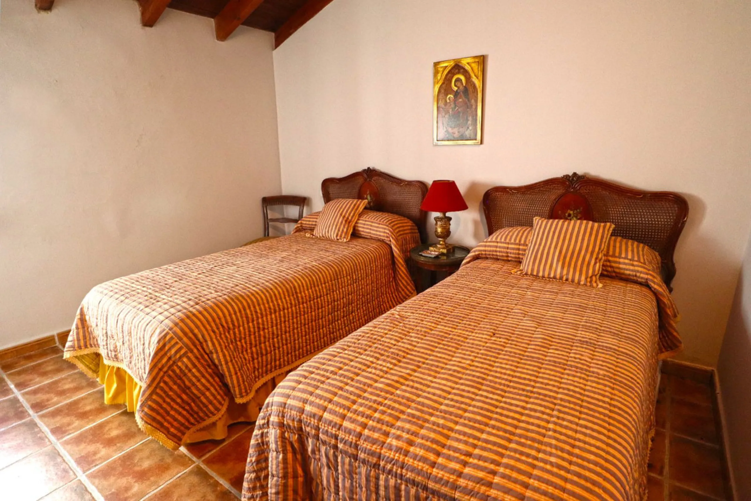 Apartment - Middle Floor Apartment в продаже в Marbella, Málaga. В доме 2 спален и 2 ванных комнат. Площадь дома 120 м²