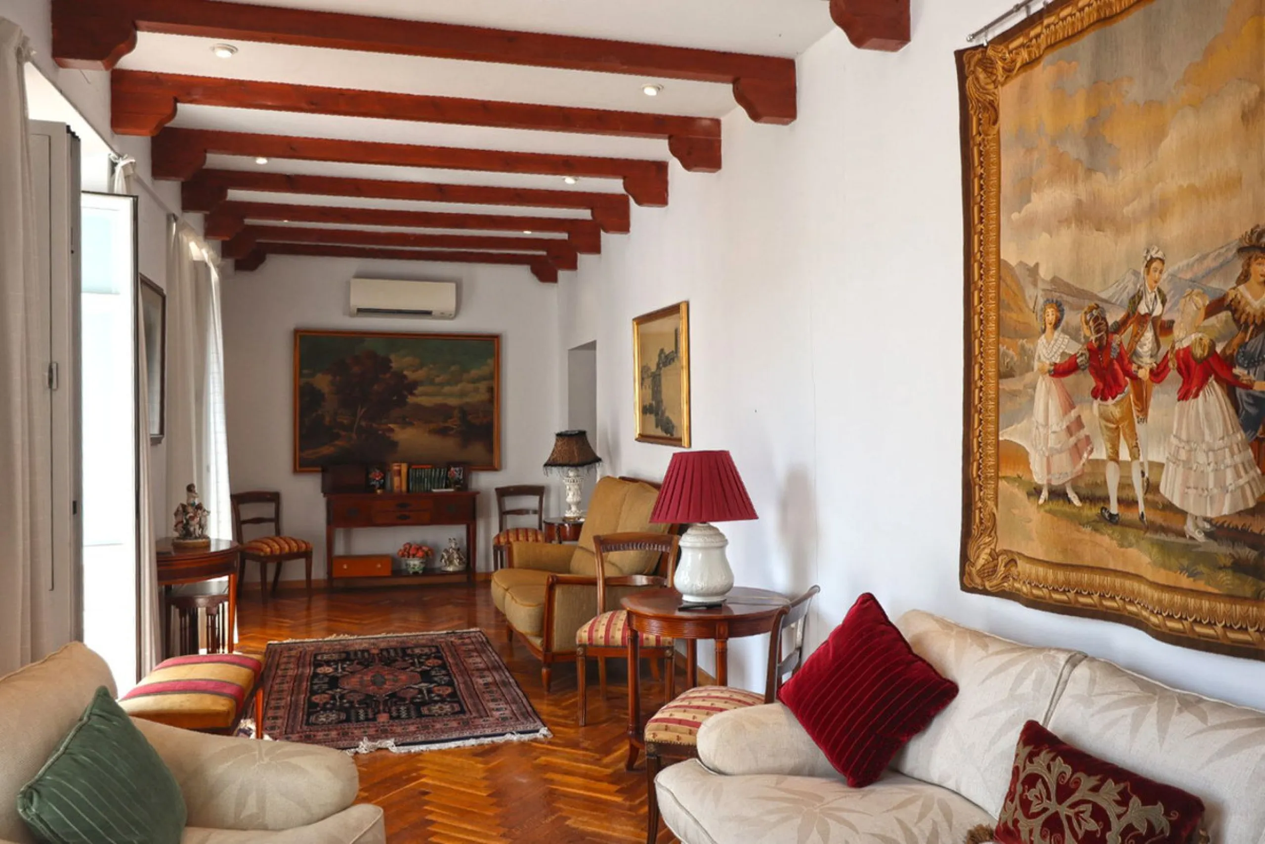 Apartment - Middle Floor Apartment в продаже в Marbella, Málaga. В доме 2 спален и 2 ванных комнат. Площадь дома 120 м²