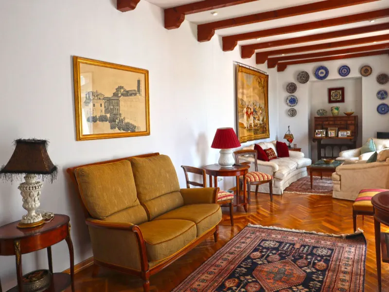 Apartment - Middle Floor Apartment в продаже в Marbella, Málaga. В доме 2 спален и 2 ванных комнат. Площадь дома 120 м²