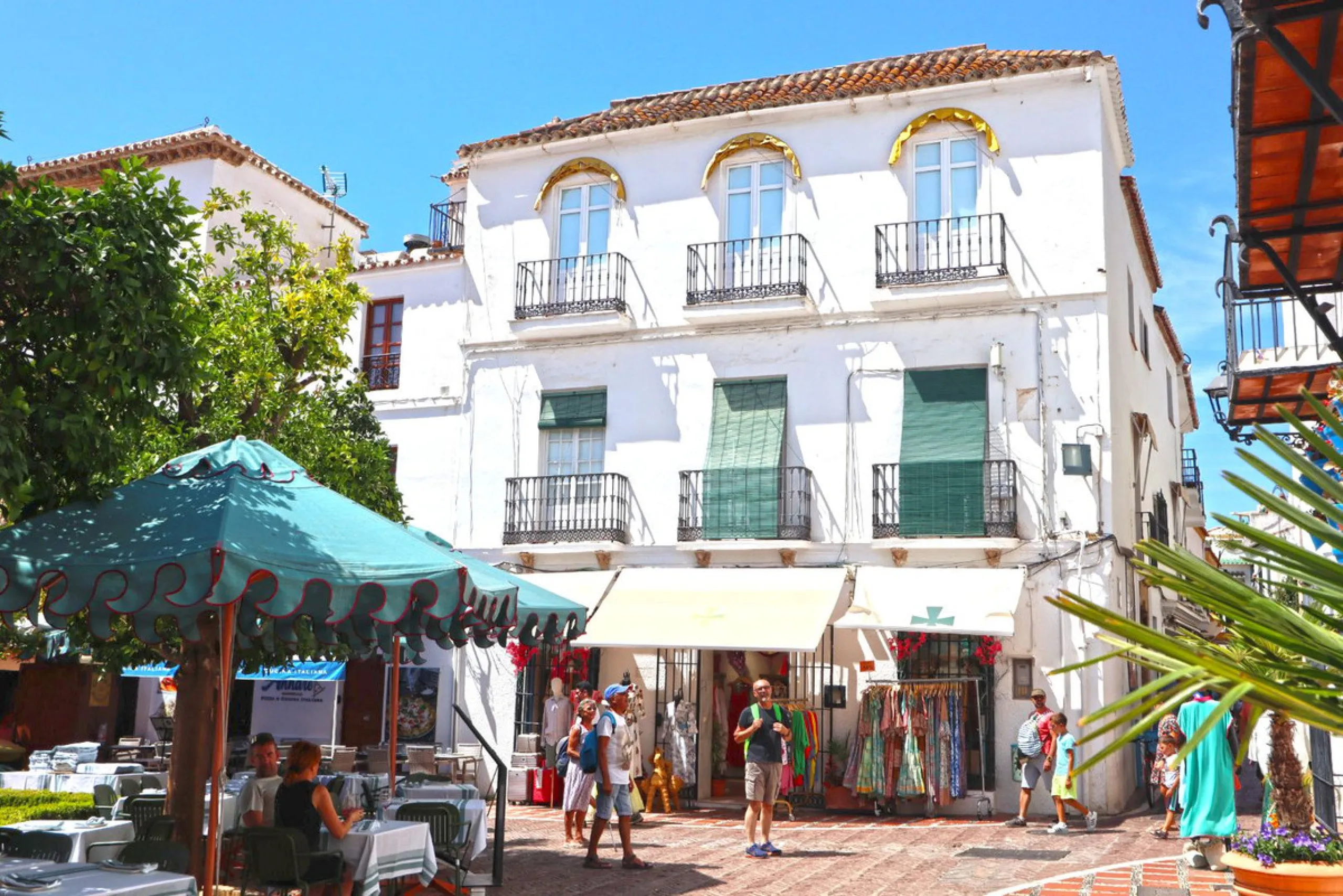 Apartment - Middle Floor Apartment в продаже в Marbella, Málaga. В доме 2 спален и 2 ванных комнат. Площадь дома 120 м²