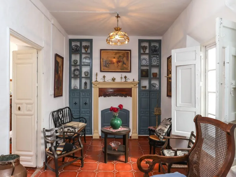 Character Townhouse in Tolox steeped in history
