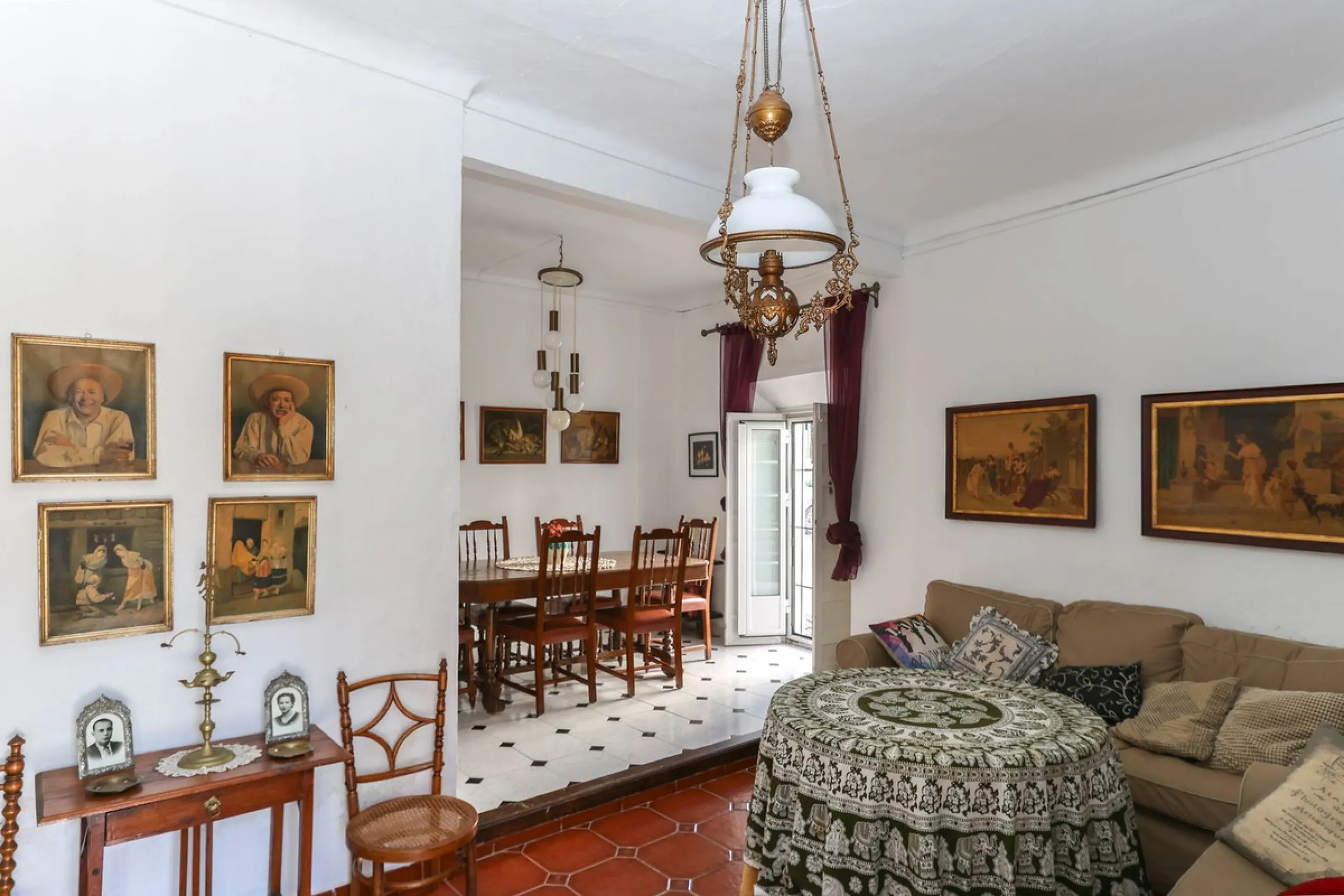 Character Townhouse in Tolox steeped in history