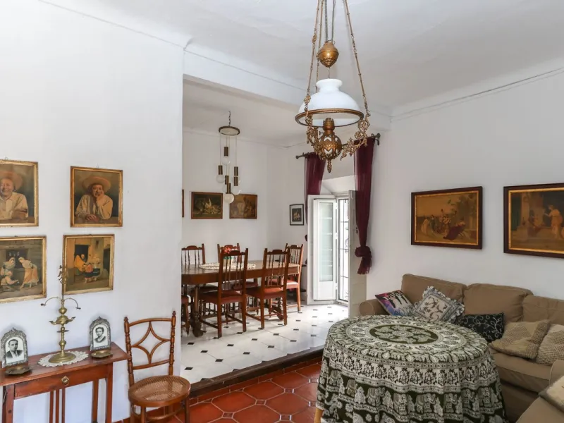 Character Townhouse in Tolox steeped in history