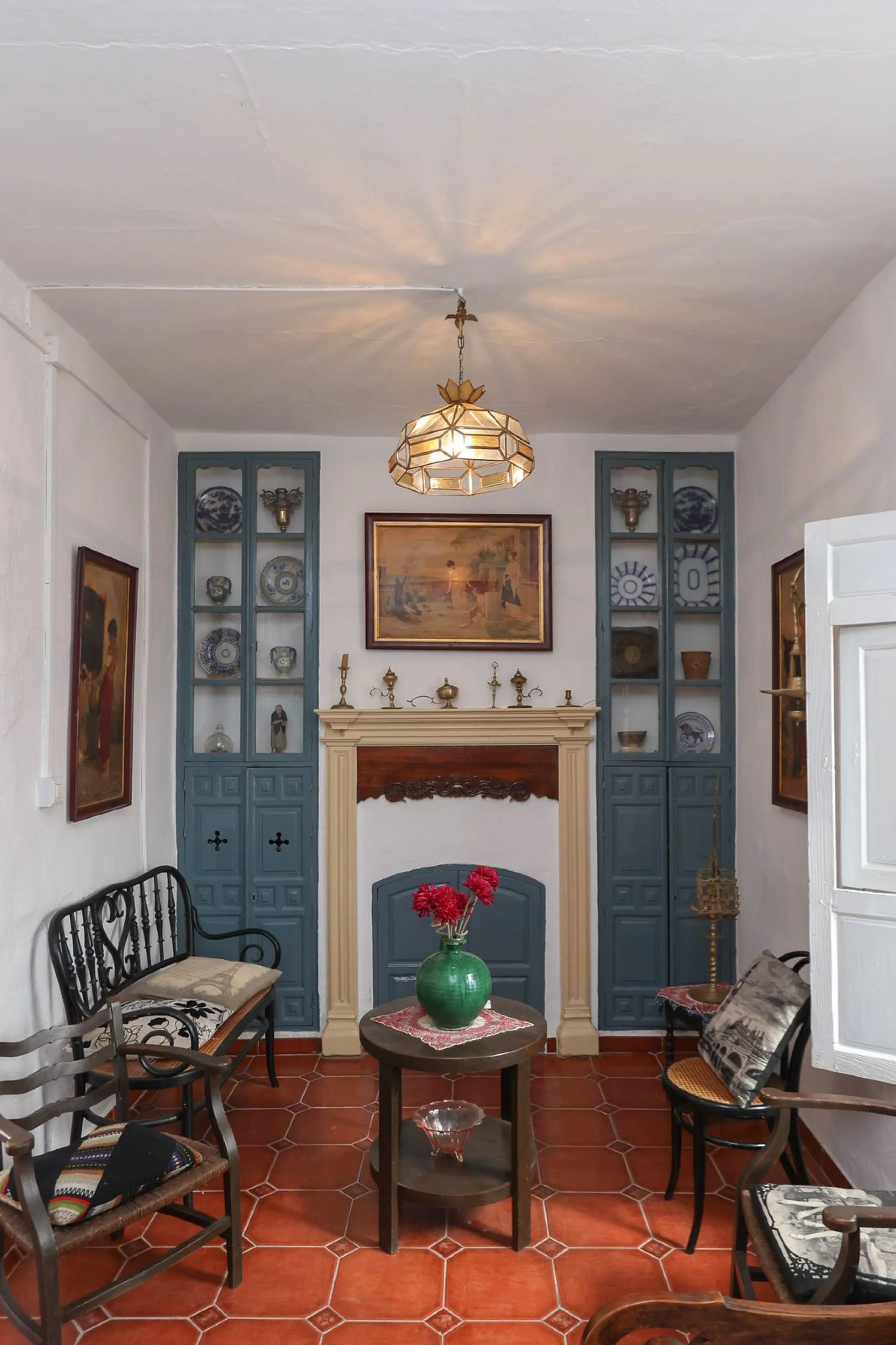 Character Townhouse in Tolox steeped in history