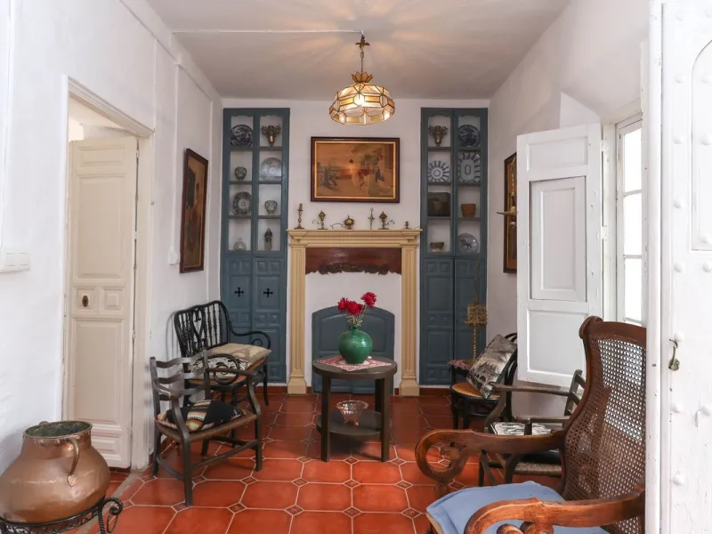 Character Townhouse in Tolox steeped in history