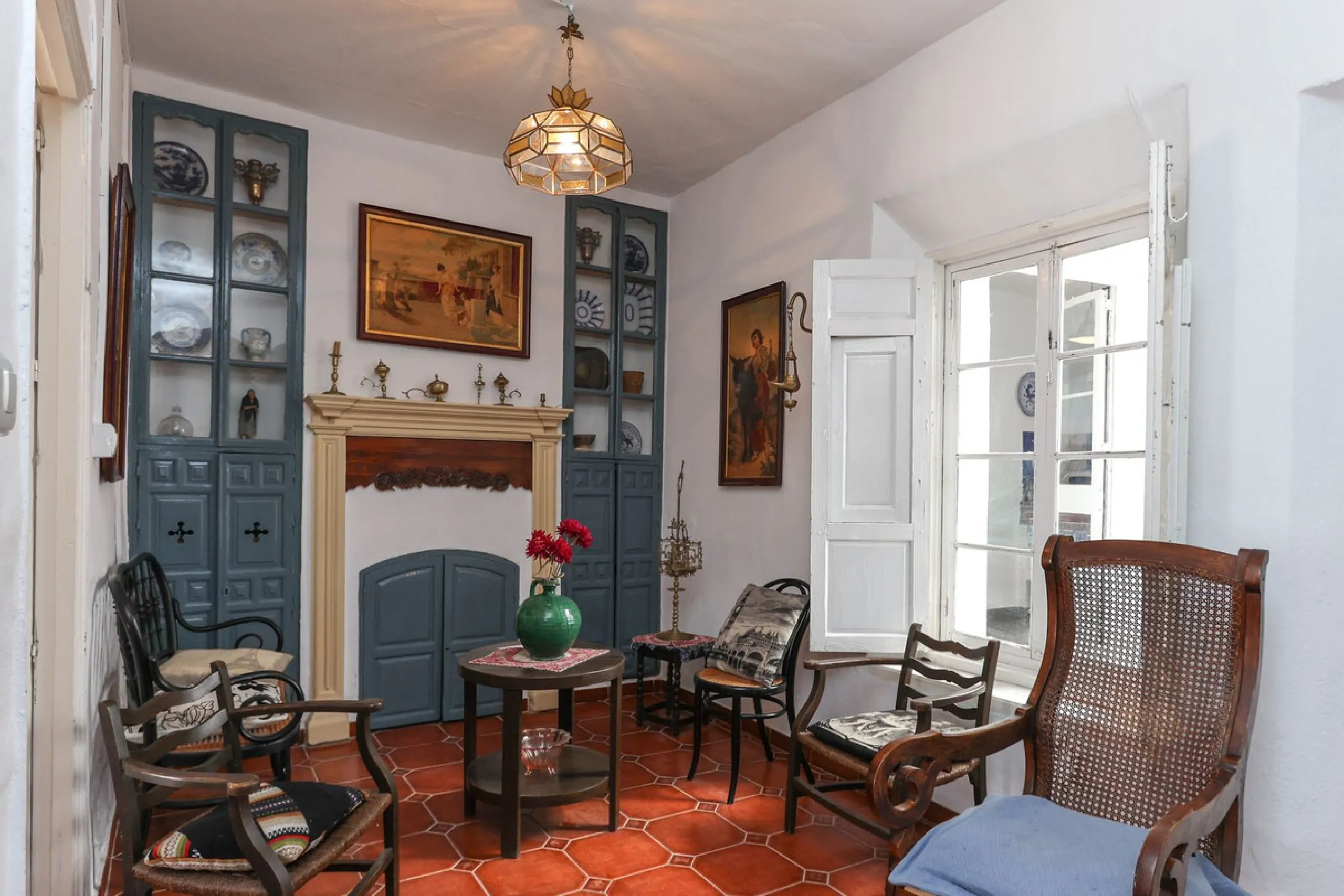 Character Townhouse in Tolox steeped in history