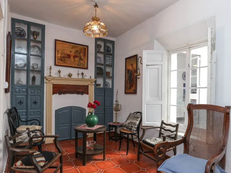 Character Townhouse in Tolox steeped in history