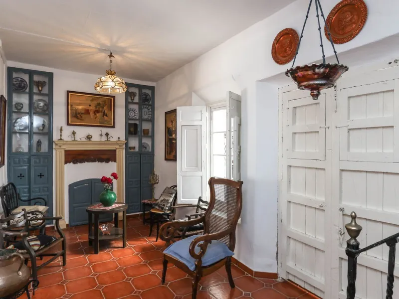 Character Townhouse in Tolox steeped in history