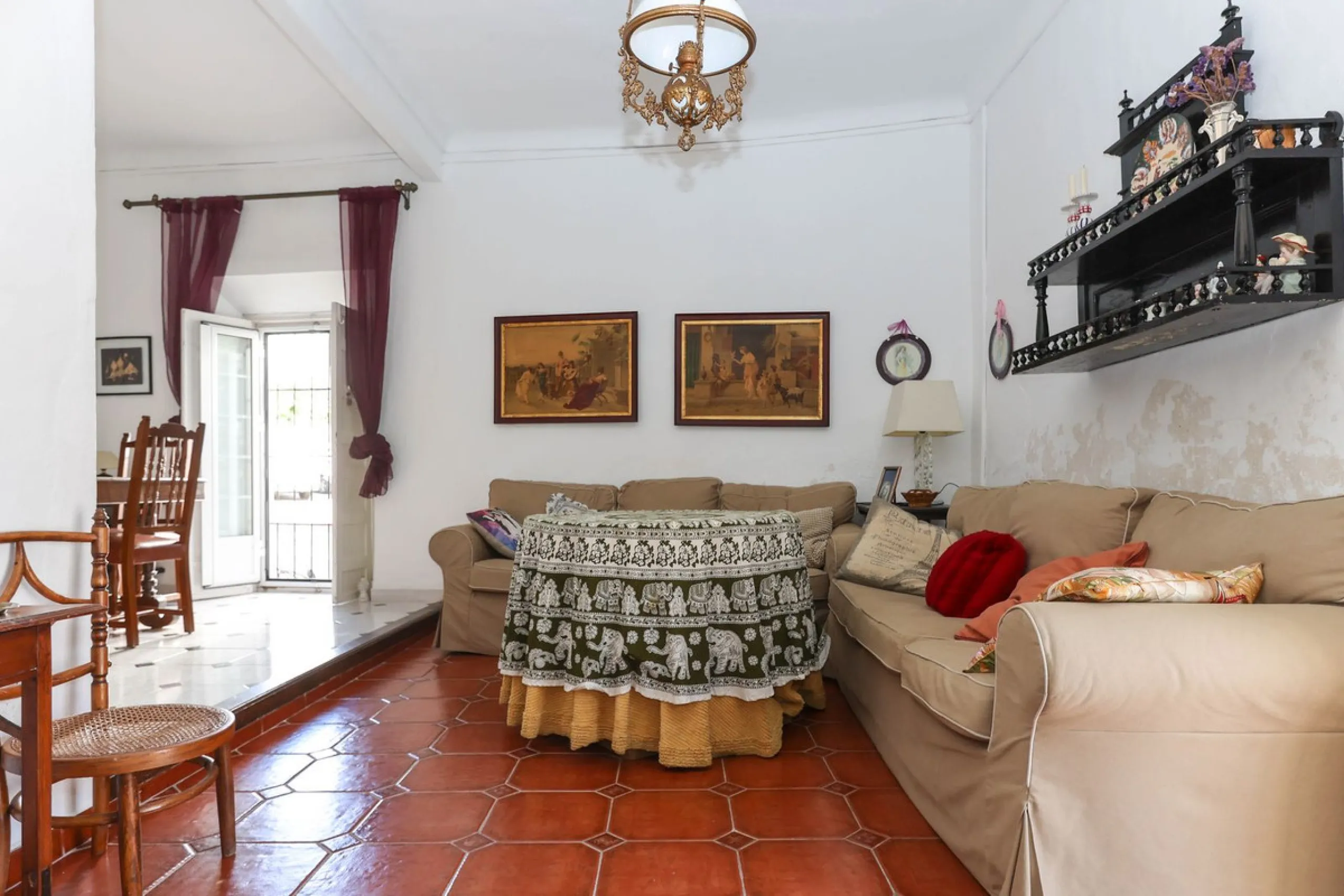 Character Townhouse in Tolox steeped in history