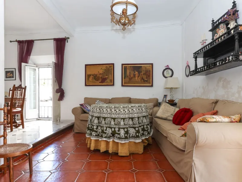 Character Townhouse in Tolox steeped in history