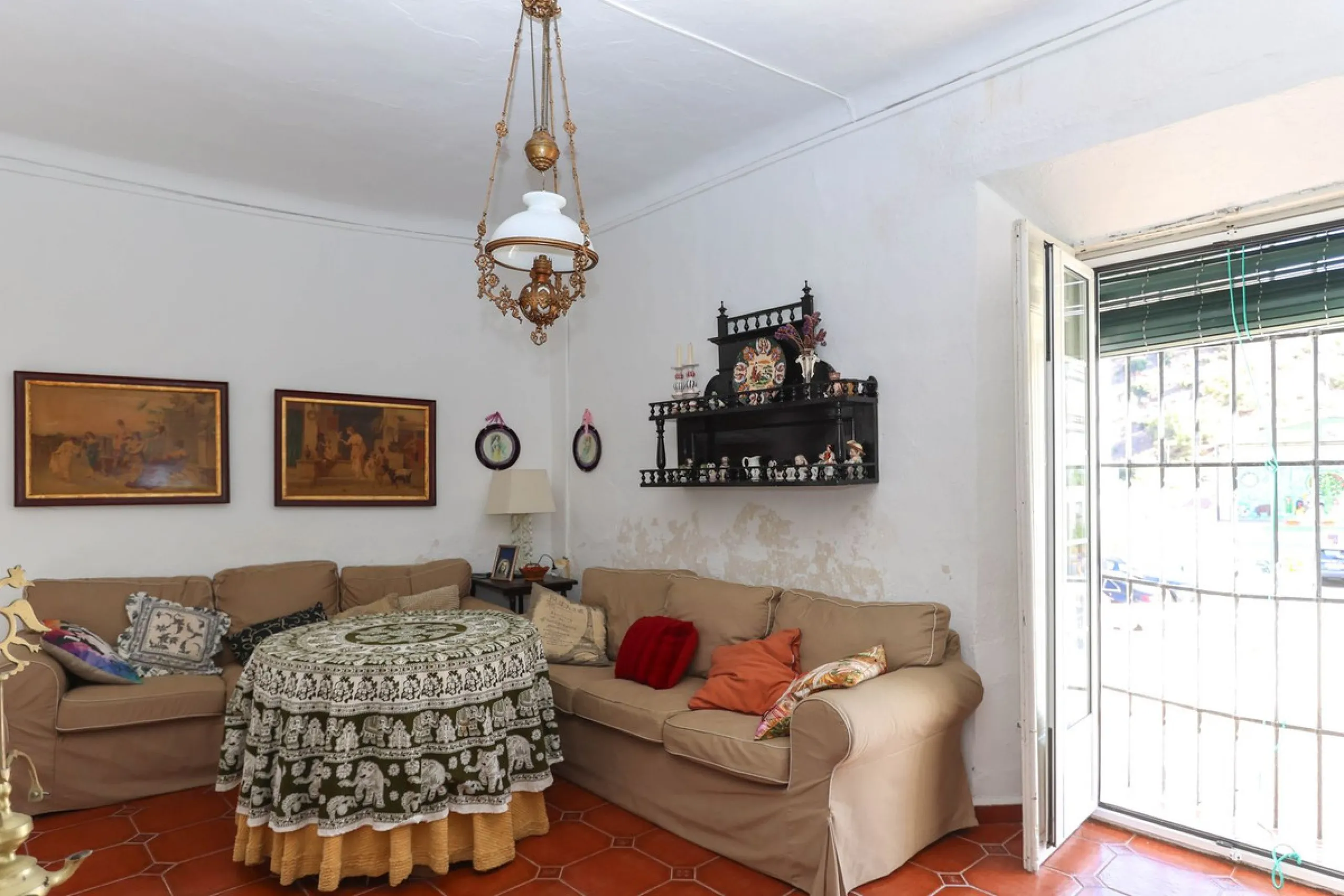 Character Townhouse in Tolox steeped in history