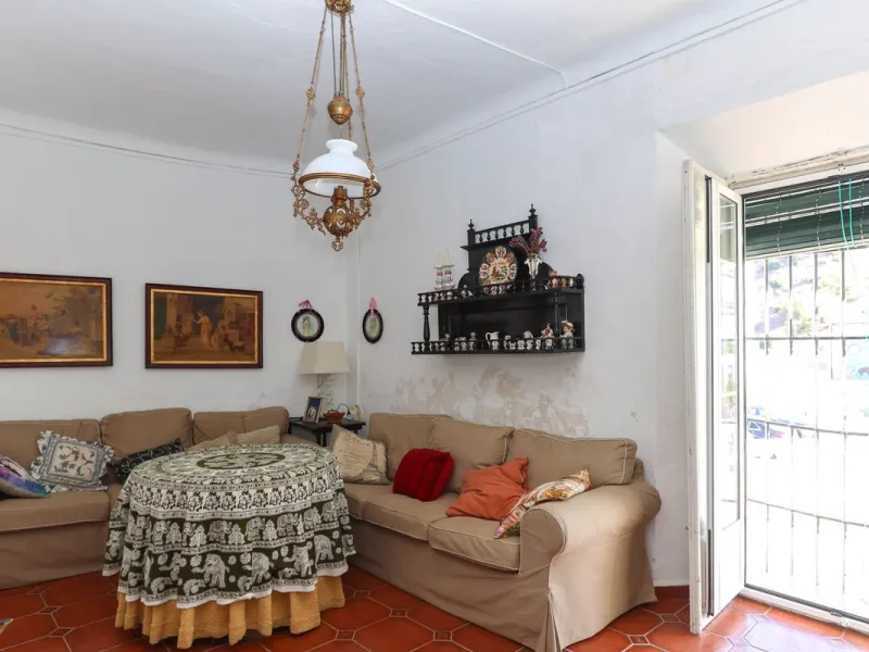 Character Townhouse in Tolox steeped in history