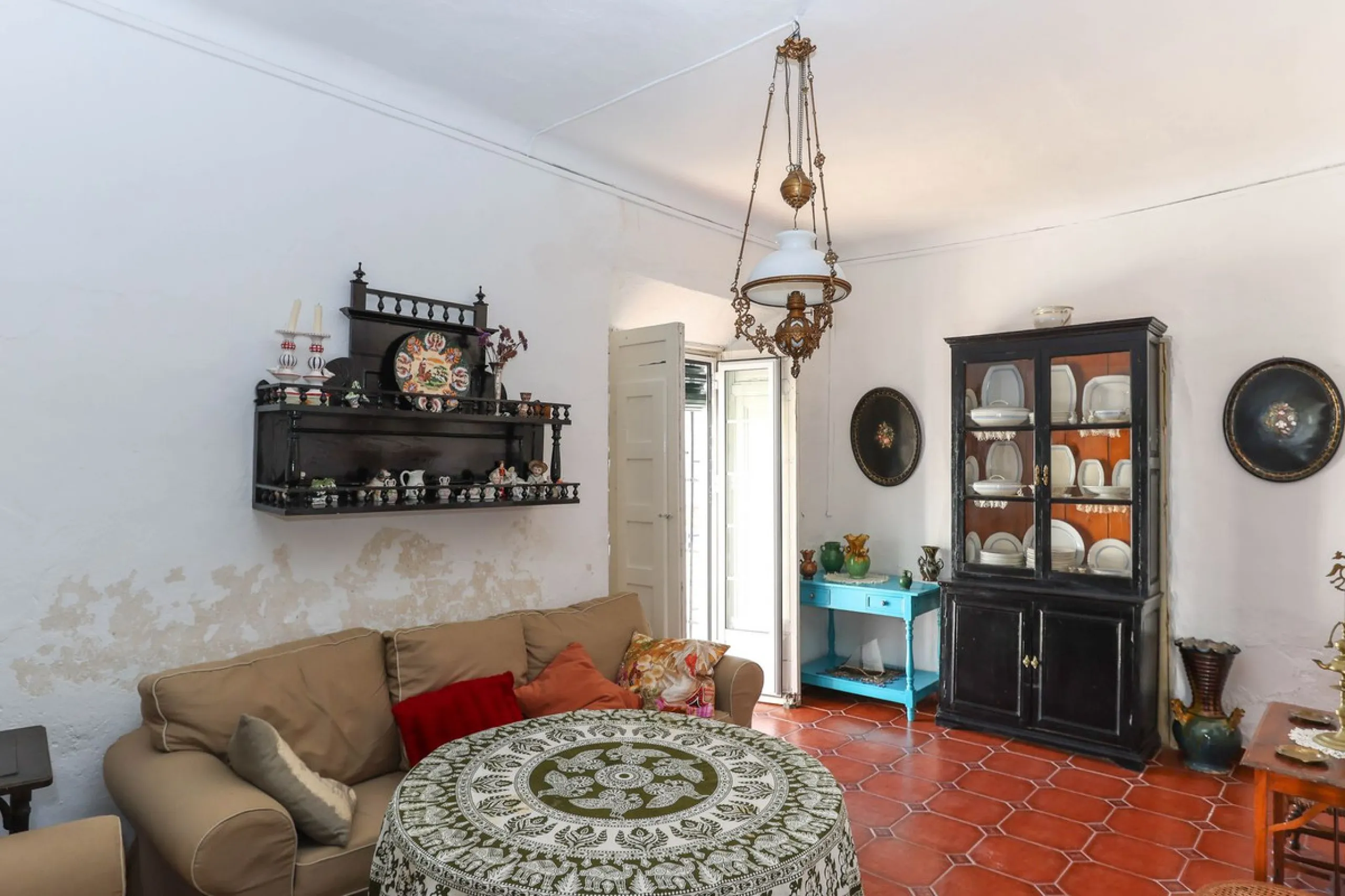 Character Townhouse in Tolox steeped in history