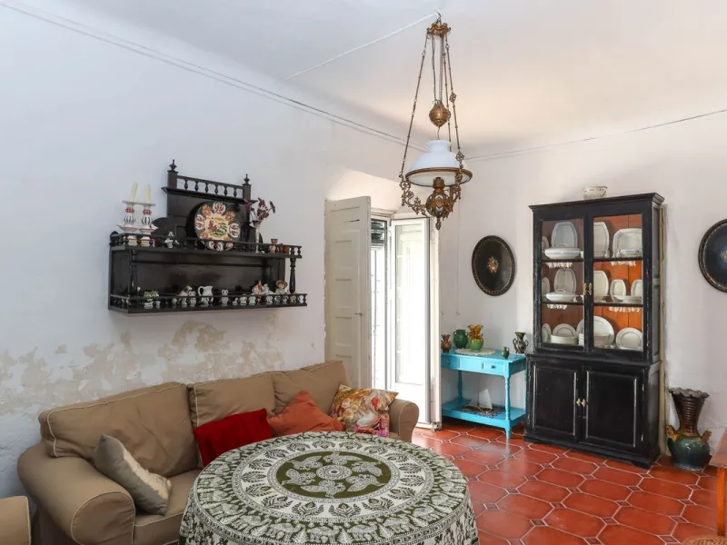 Character Townhouse in Tolox steeped in history