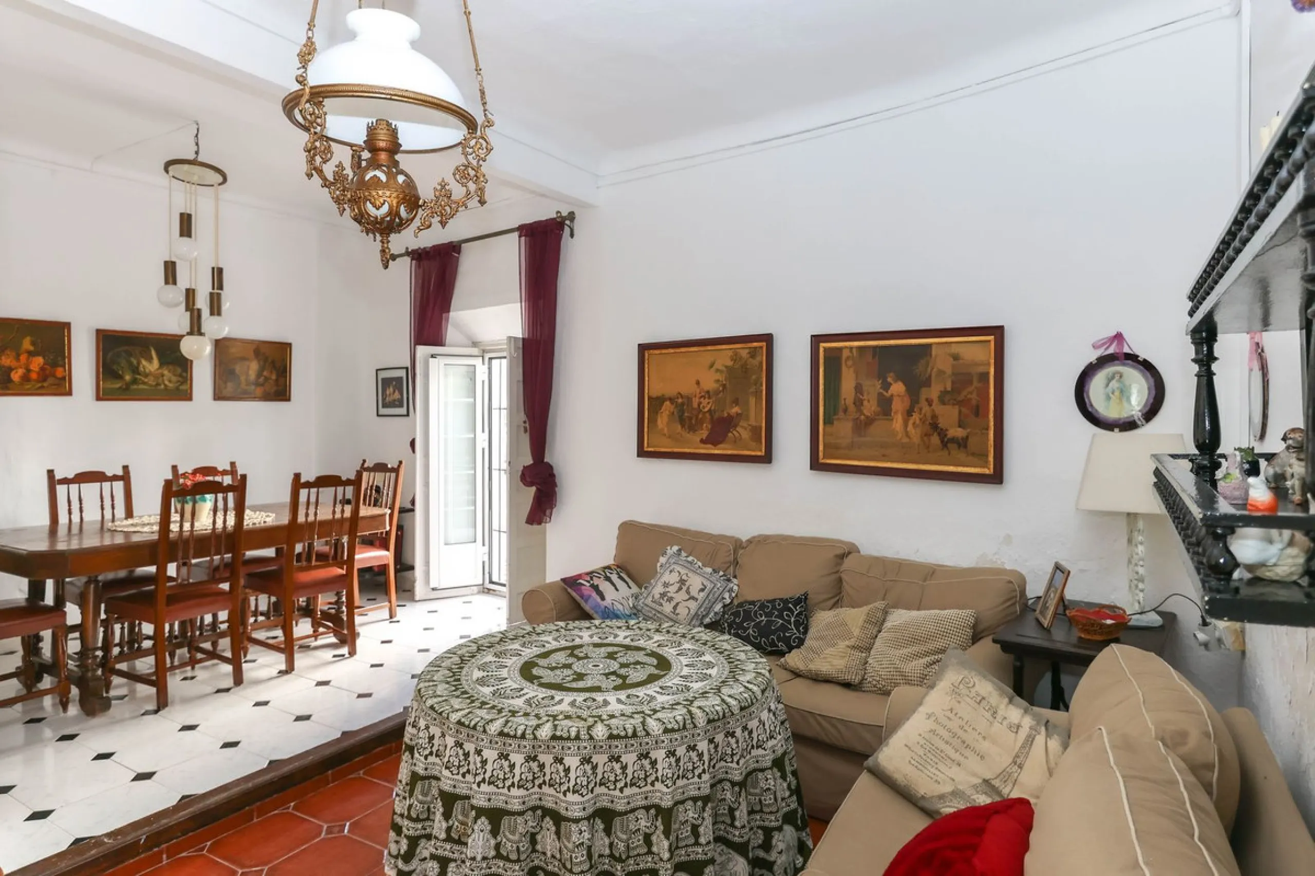 Character Townhouse in Tolox steeped in history