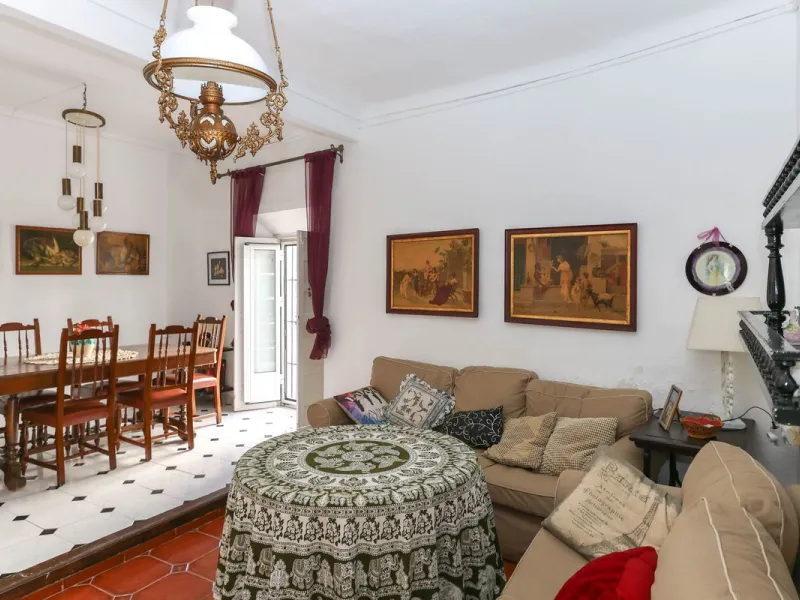 Character Townhouse in Tolox steeped in history