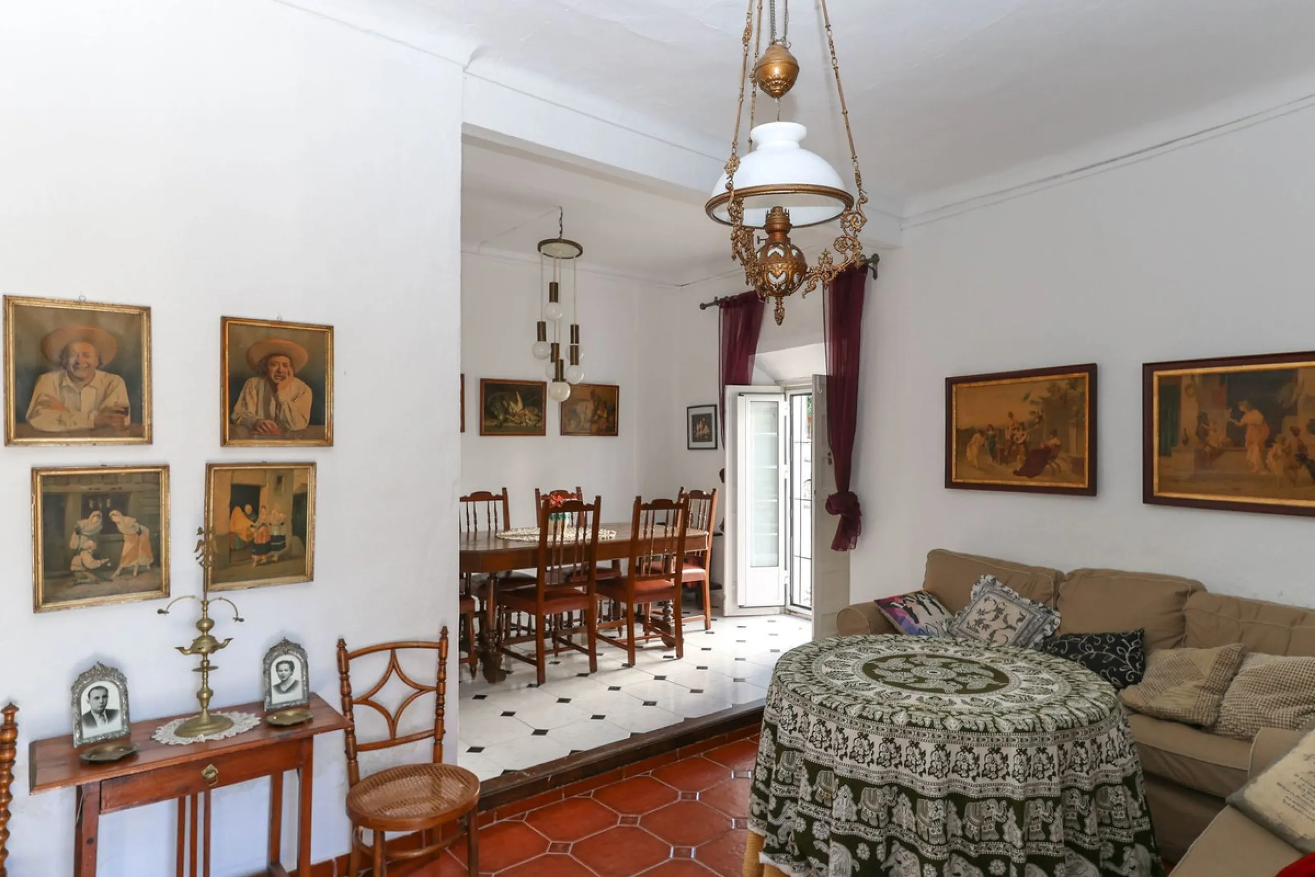 Character Townhouse in Tolox steeped in history