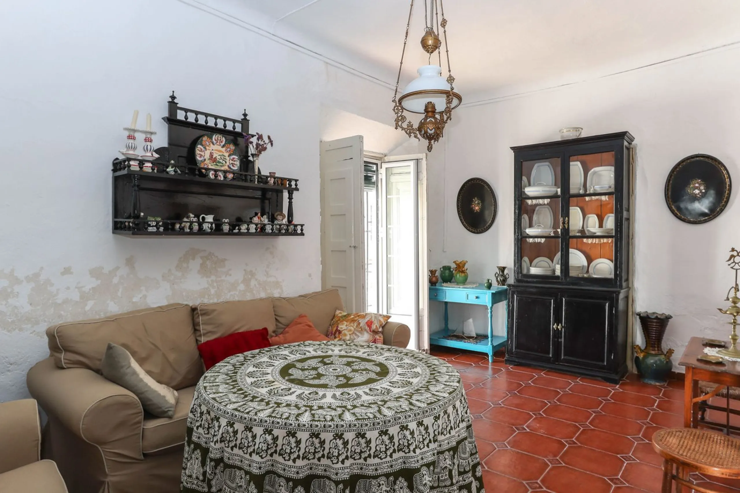 Character Townhouse in Tolox steeped in history