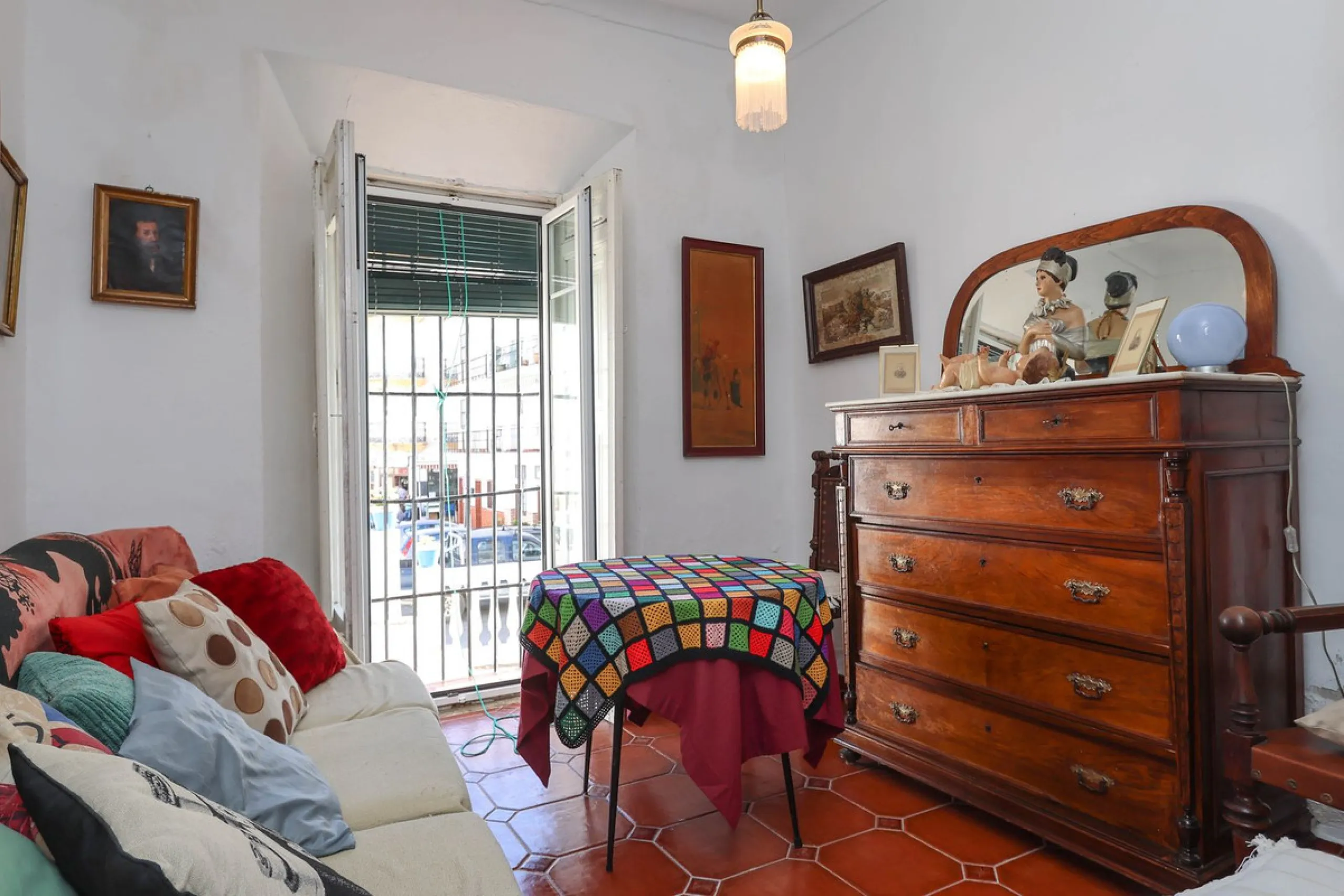 Character Townhouse in Tolox steeped in history