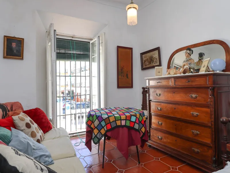 Character Townhouse in Tolox steeped in history