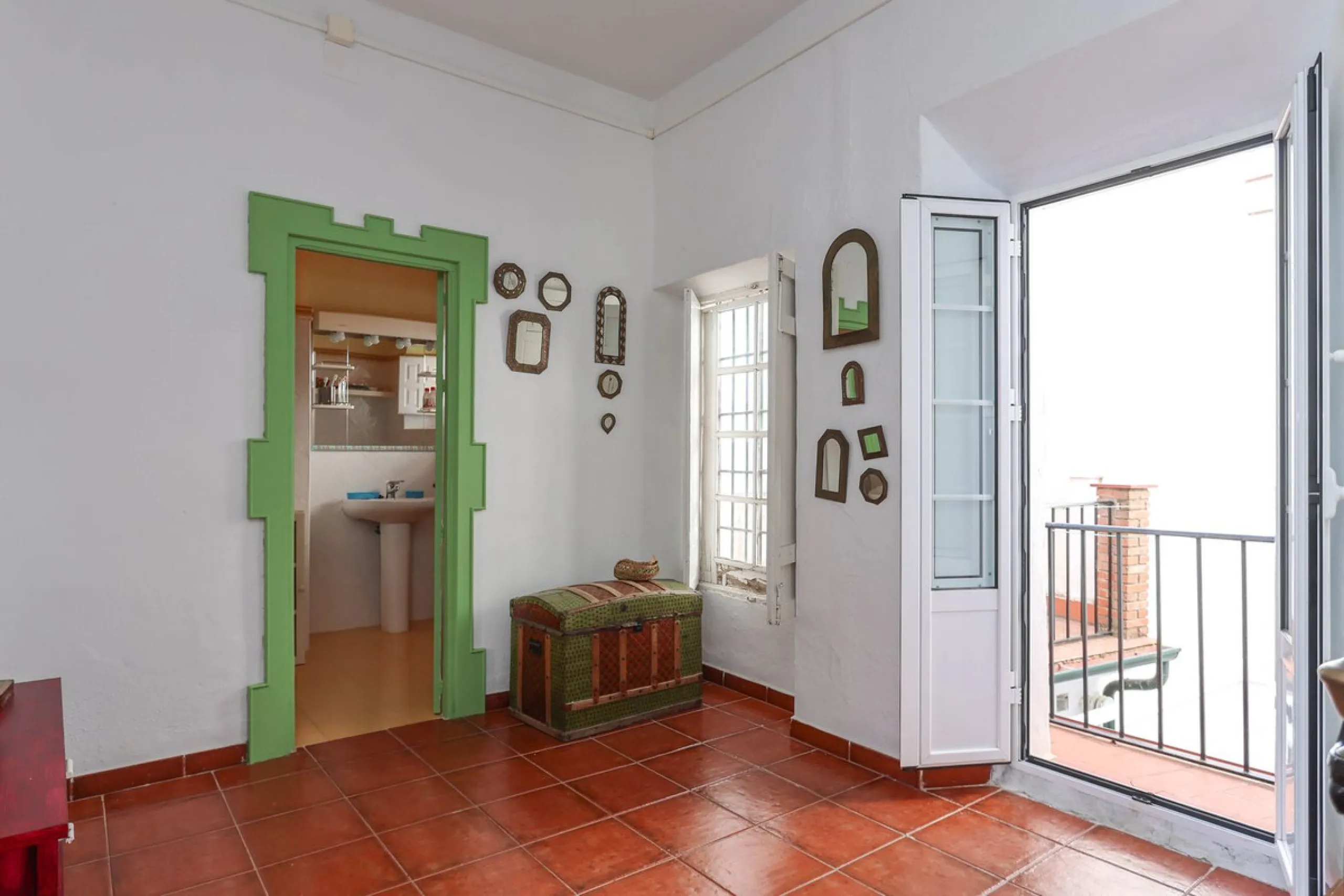 Character Townhouse in Tolox steeped in history