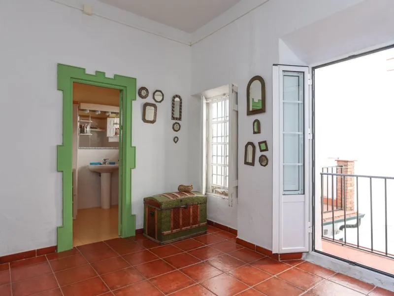 Character Townhouse in Tolox steeped in history