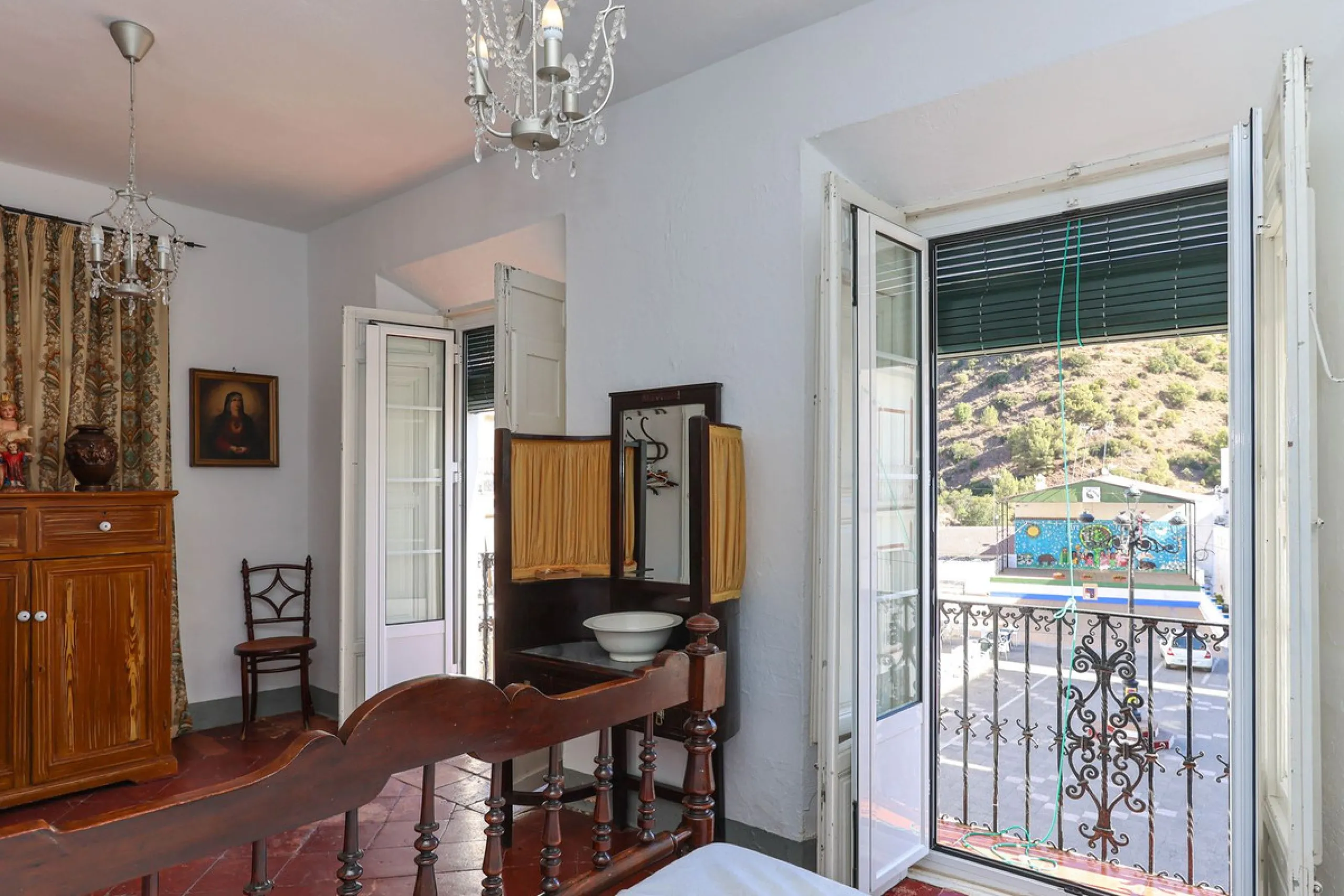 Character Townhouse in Tolox steeped in history