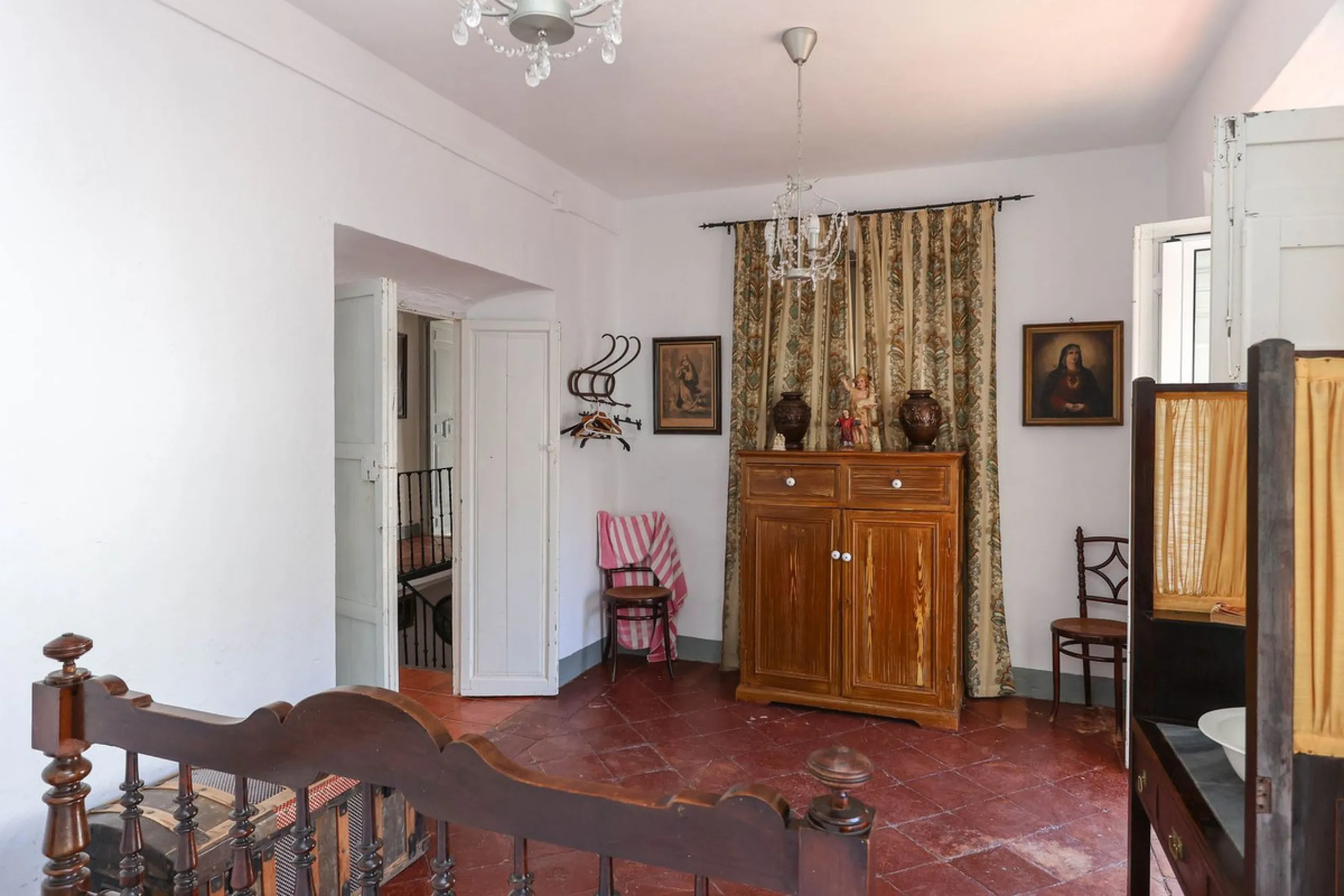 Character Townhouse in Tolox steeped in history
