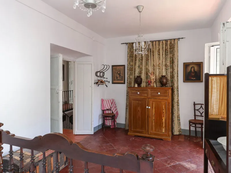 Character Townhouse in Tolox steeped in history