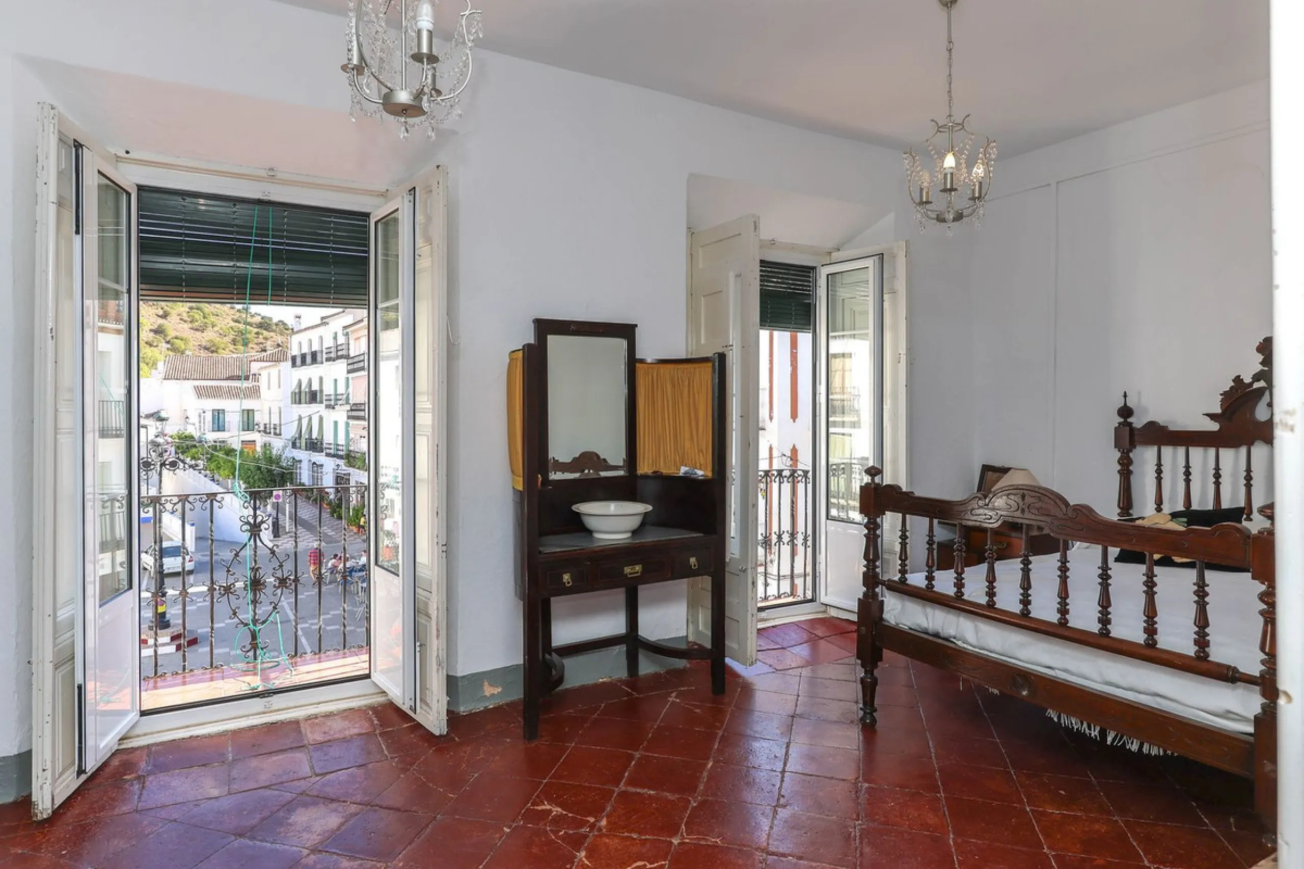 Character Townhouse in Tolox steeped in history