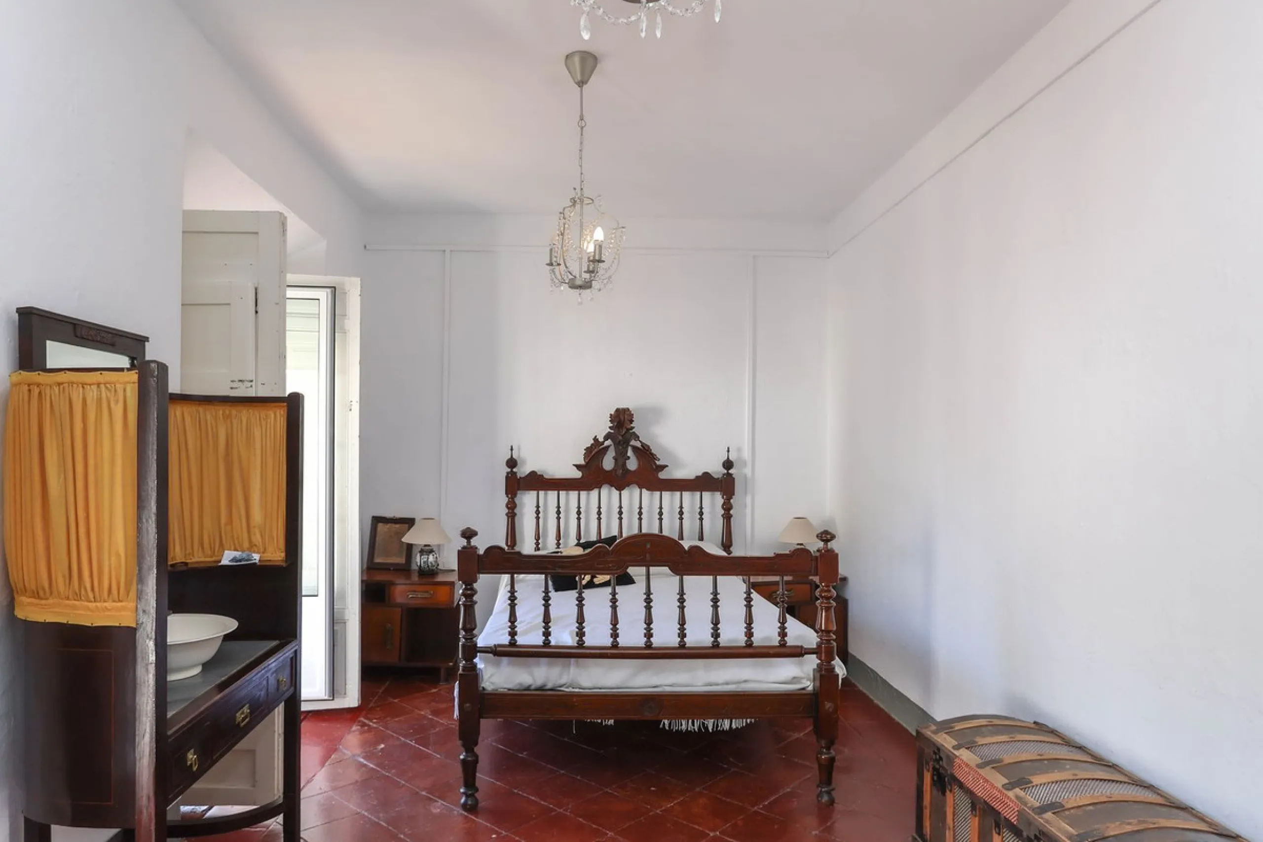 Character Townhouse in Tolox steeped in history