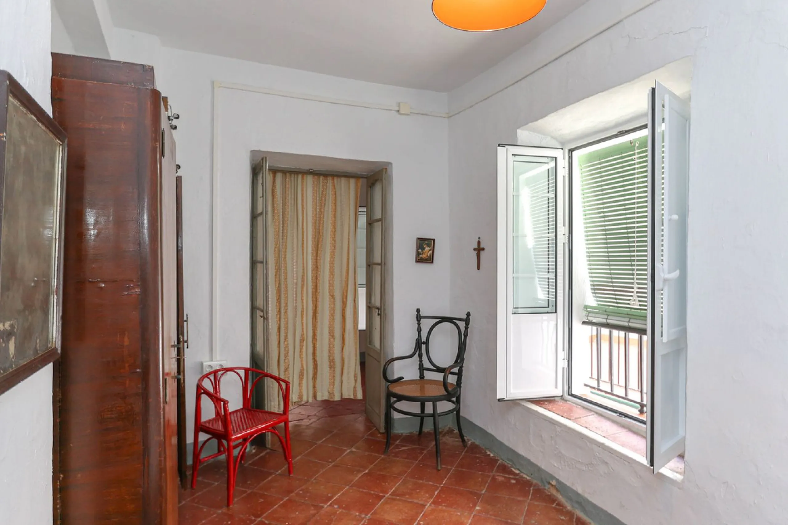 Character Townhouse in Tolox steeped in history